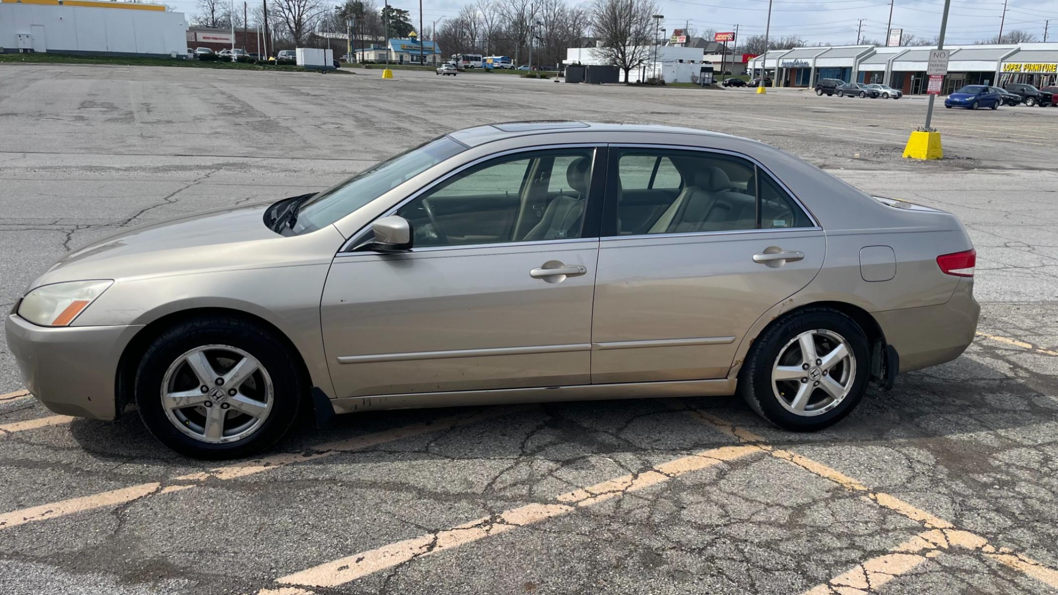 2003 Honda Accord EX sedan AT (JHMCM56683C) with an 2.4L L4 DOHC 16V engine, 5-Speed Automatic Overdrive transmission, located at 2710A Westlane Rd., Indianapolis, IN, 46268, (317) 291-2000, 39.885670, -86.208160 - Photo #1