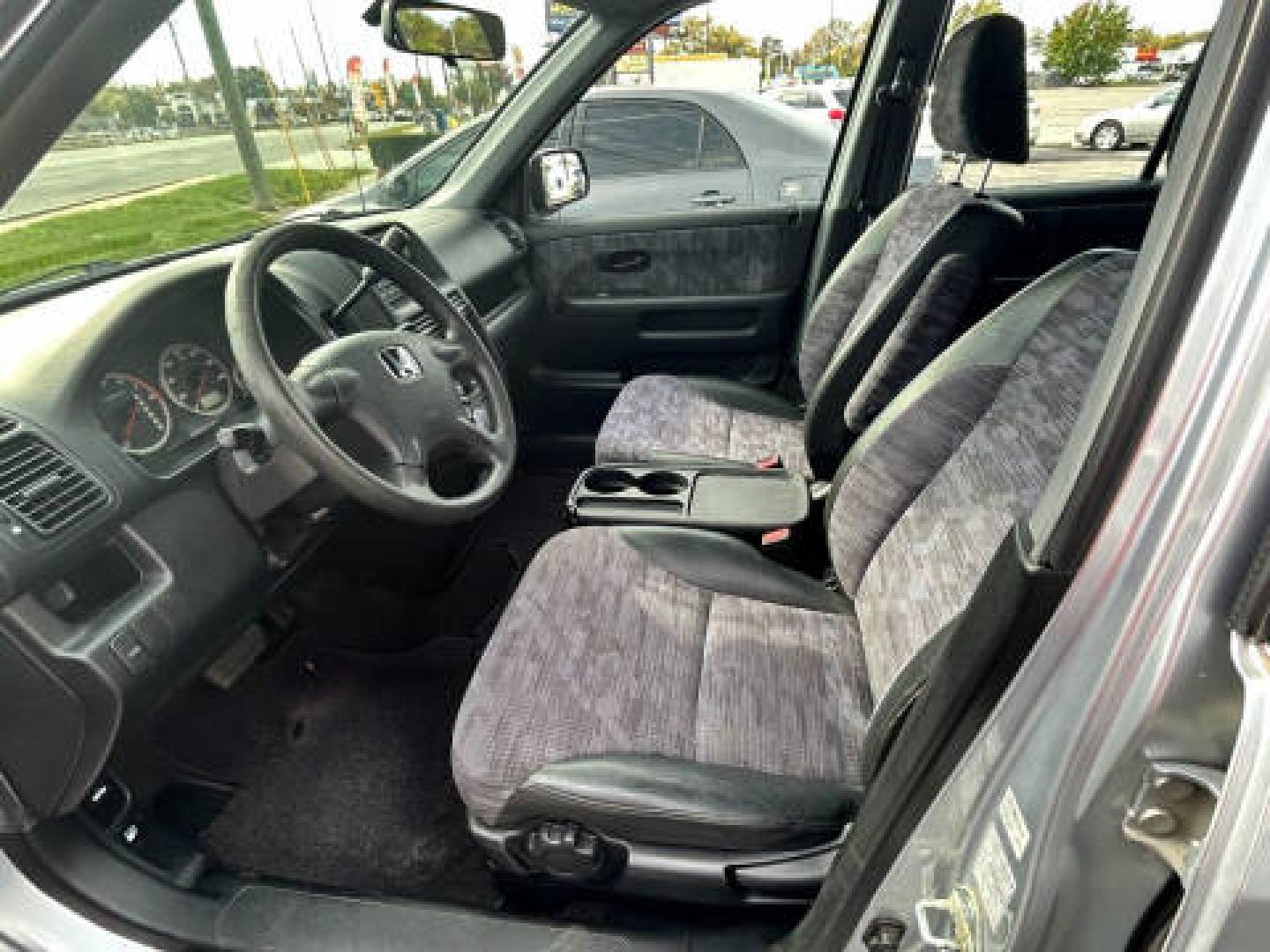 2003 Silver /GRAY Honda CR-V LX 4WD 4-spd AT (JHLRD78423C) with an 2.4L L4 DOHC 16V engine, 4-Speed Automatic Overdrive transmission, located at 2710A Westlane Rd., Indianapolis, IN, 46268, (317) 291-2000, 39.885670, -86.208160 - Photo#3