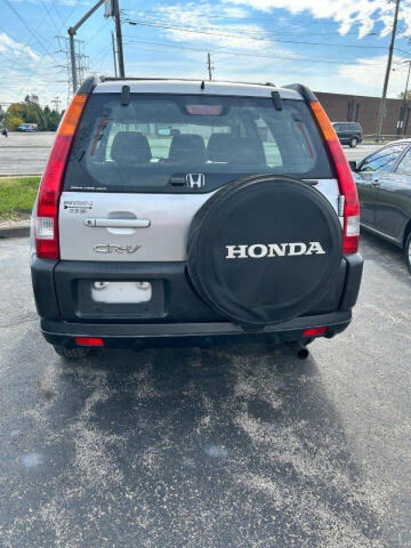 2003 Silver /GRAY Honda CR-V LX 4WD 4-spd AT (JHLRD78423C) with an 2.4L L4 DOHC 16V engine, 4-Speed Automatic Overdrive transmission, located at 2710A Westlane Rd., Indianapolis, IN, 46268, (317) 291-2000, 39.885670, -86.208160 - Photo#4