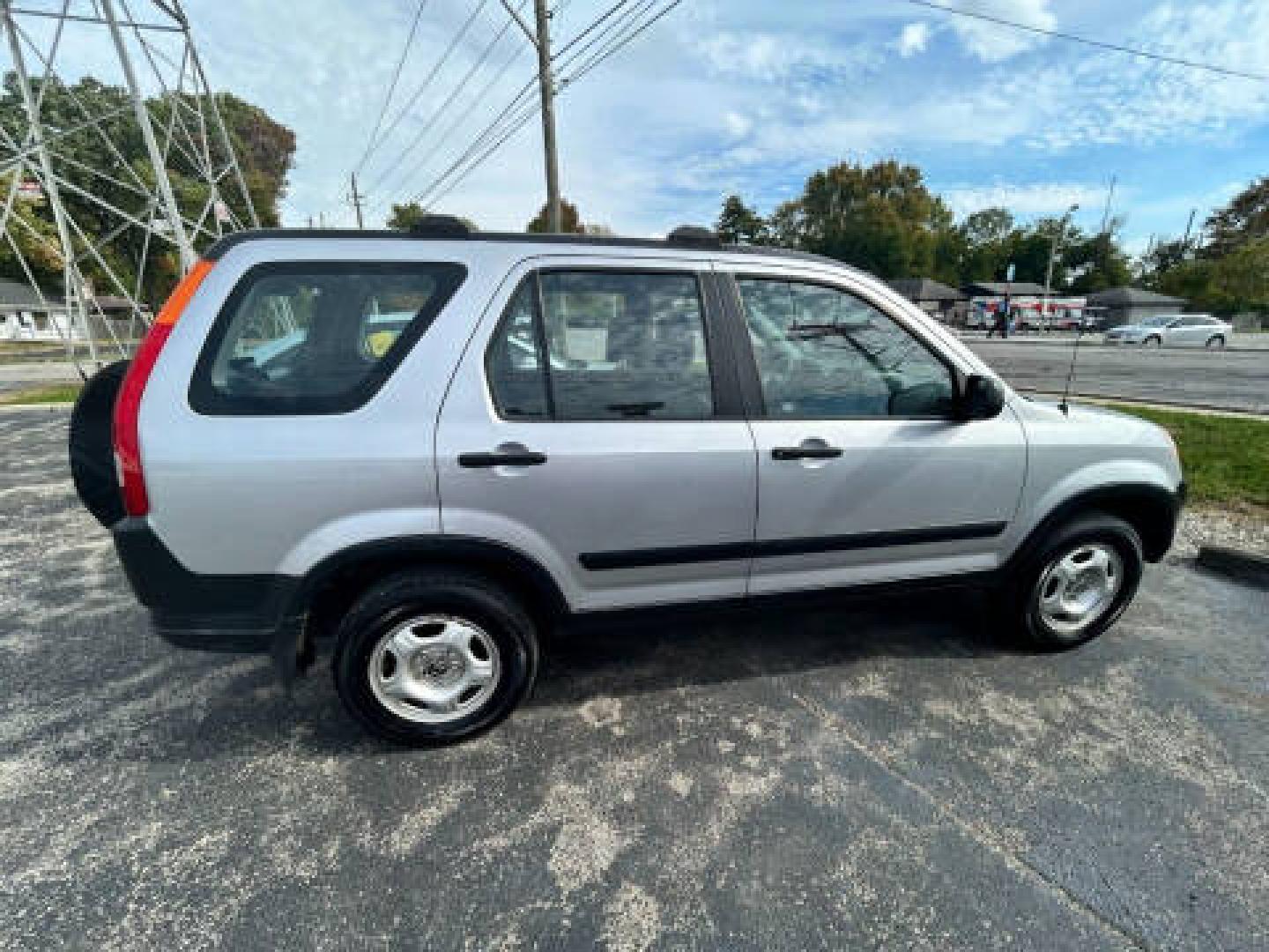 2003 Silver /GRAY Honda CR-V LX 4WD 4-spd AT (JHLRD78423C) with an 2.4L L4 DOHC 16V engine, 4-Speed Automatic Overdrive transmission, located at 2710A Westlane Rd., Indianapolis, IN, 46268, (317) 291-2000, 39.885670, -86.208160 - Photo#1