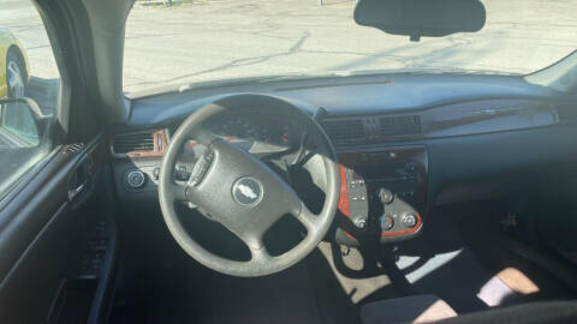 2007 BLACK /GRAY Chevrolet Impala LS (2G1WB58K279) with an 3.5L V6 OHV 16V FFV engine, 4-Speed Automatic Overdrive transmission, located at 2710A Westlane Rd., Indianapolis, IN, 46268, (317) 291-2000, 39.885670, -86.208160 - Photo#5
