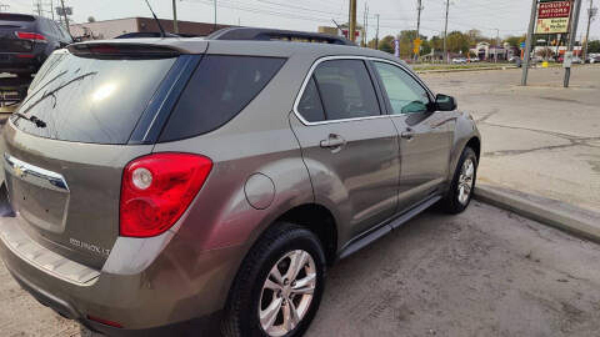 2011 GOLD /BLACK Chevrolet Equinox 1LT 2WD (2CNALDEC2B6) with an 2.4L L4 DOHC 16V engine, 6-Speed Automatic transmission, located at 2710A Westlane Rd., Indianapolis, IN, 46268, (317) 291-2000, 39.885670, -86.208160 - Photo#5