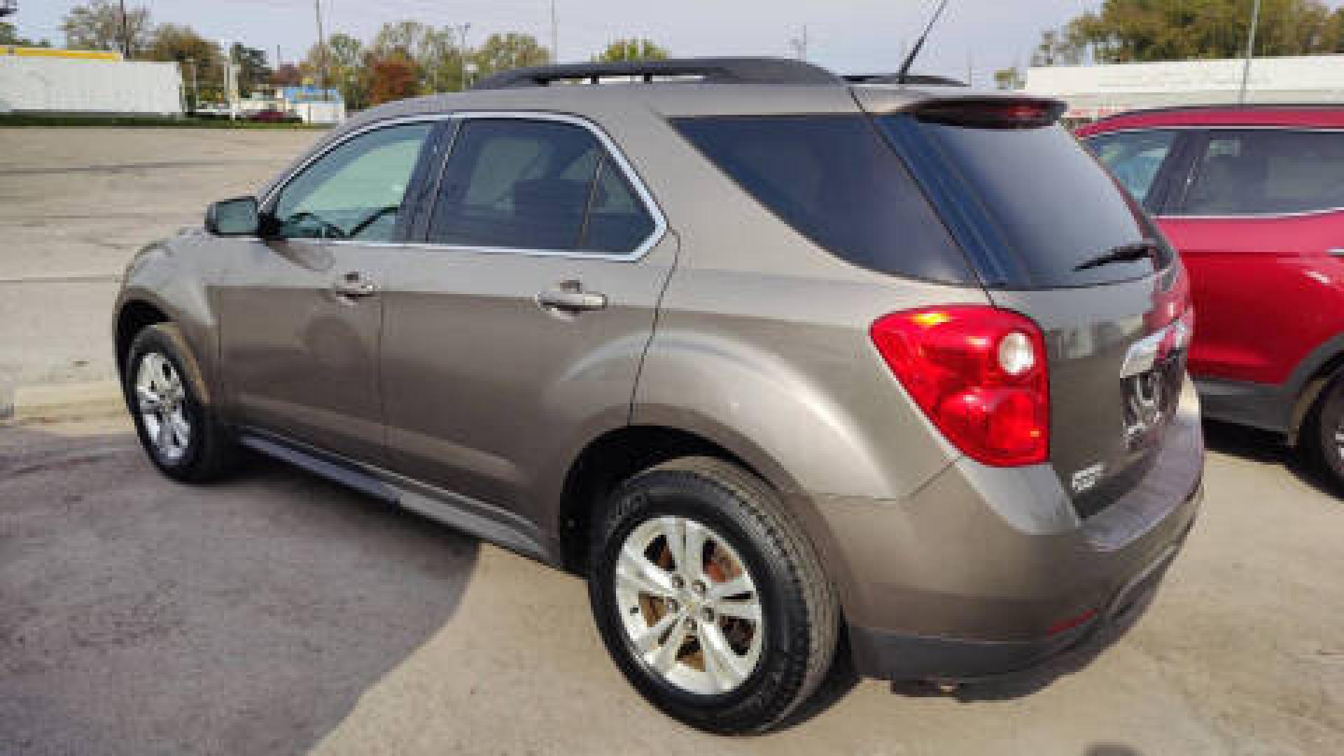 2011 GOLD /BLACK Chevrolet Equinox 1LT 2WD (2CNALDEC2B6) with an 2.4L L4 DOHC 16V engine, 6-Speed Automatic transmission, located at 2710A Westlane Rd., Indianapolis, IN, 46268, (317) 291-2000, 39.885670, -86.208160 - Photo#3
