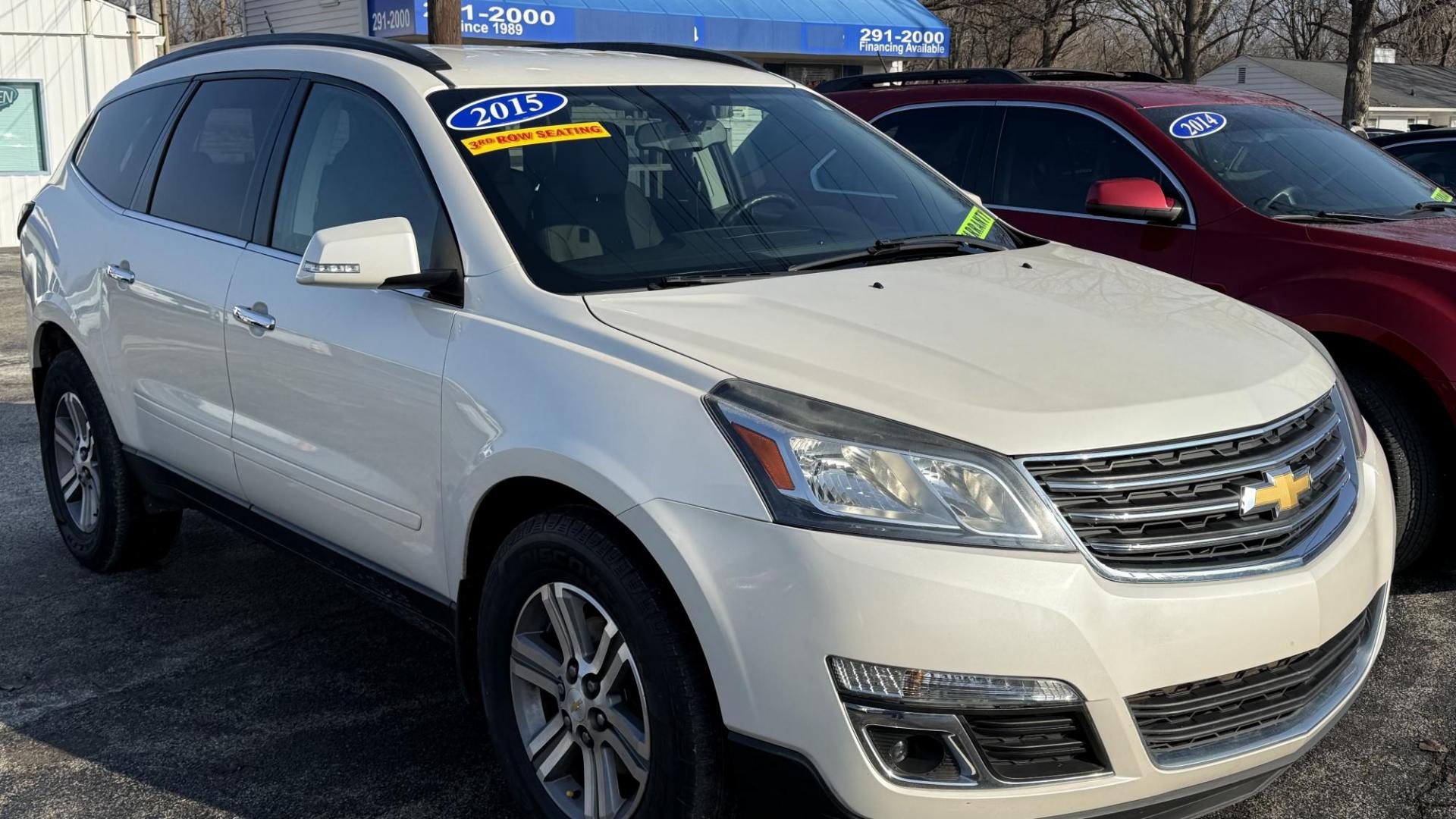 2015 WHITE /GREY Chevrolet Traverse 1LT AWD (1GNKVGKD6FJ) with an 3.6L V6 DOHC 24V engine, 6-Speed Automatic transmission, located at 2710A Westlane Rd., Indianapolis, IN, 46268, (317) 291-2000, 39.885670, -86.208160 - Photo#1