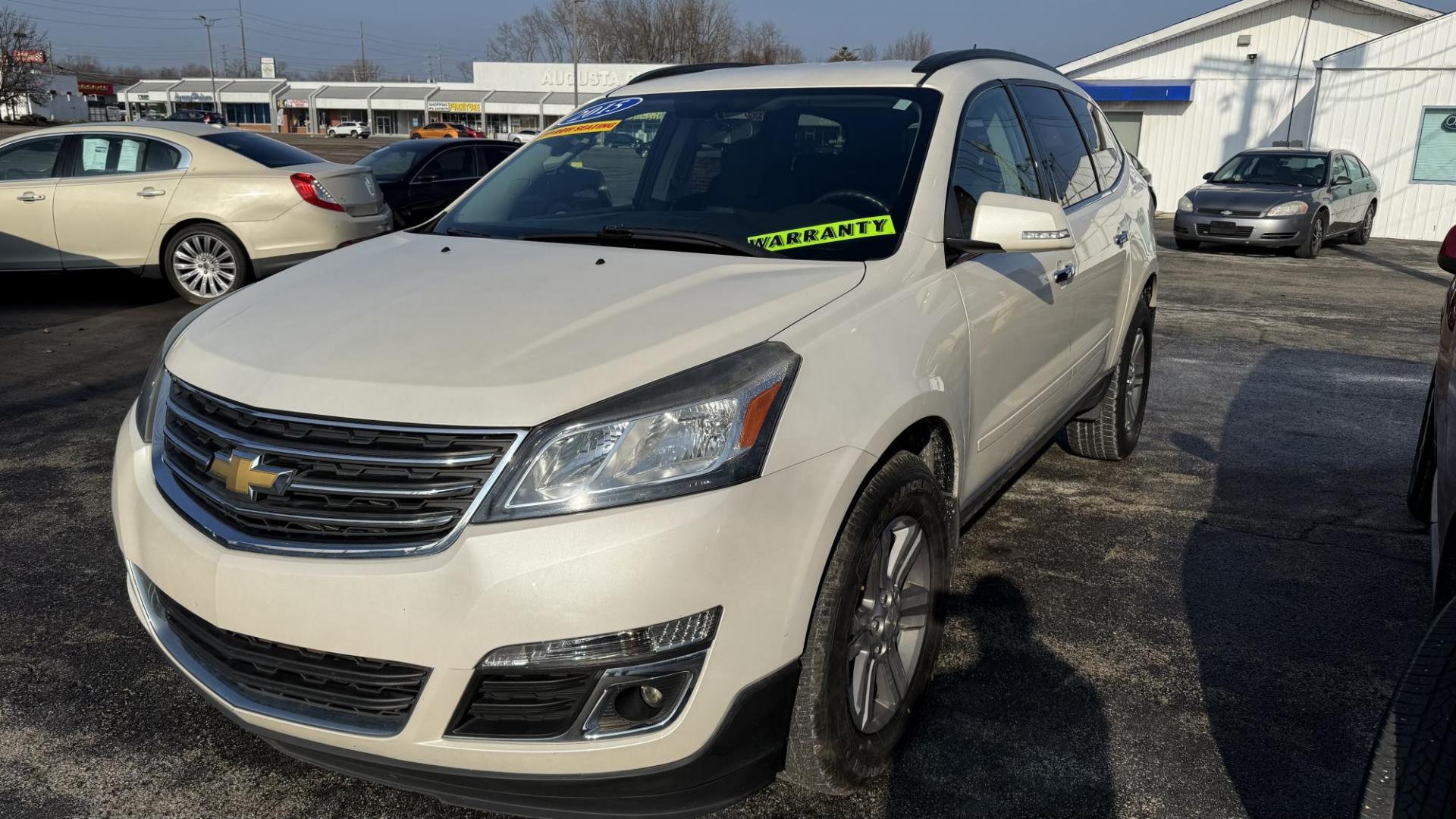 2015 WHITE /GREY Chevrolet Traverse 1LT AWD (1GNKVGKD6FJ) with an 3.6L V6 DOHC 24V engine, 6-Speed Automatic transmission, located at 2710A Westlane Rd., Indianapolis, IN, 46268, (317) 291-2000, 39.885670, -86.208160 - Photo#0