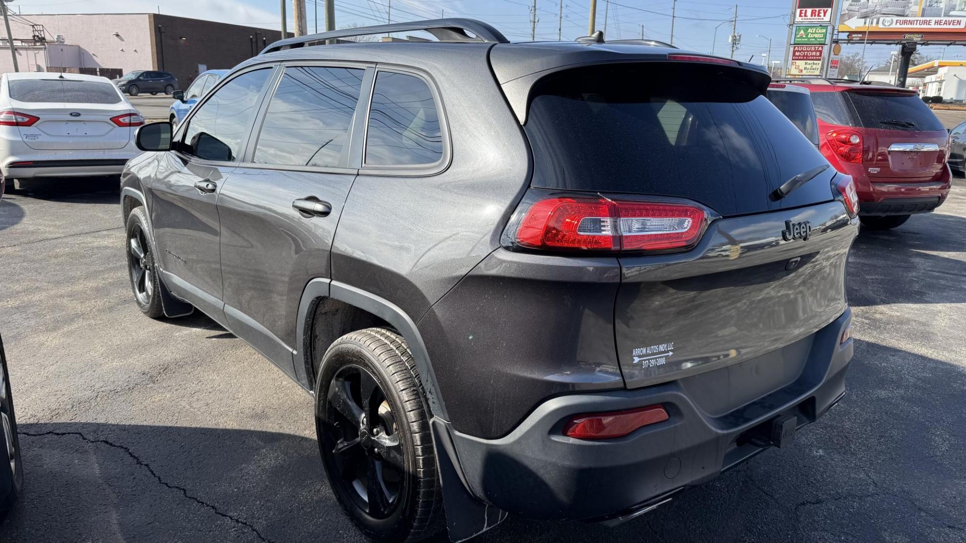 2016 DARK GRAY /GRAY Jeep Cherokee Latitude FWD (1C4PJLCS1GW) with an 3.2L V6 DOHC 24V engine, 9A transmission, located at 2710A Westlane Rd., Indianapolis, IN, 46268, (317) 291-2000, 39.885670, -86.208160 - Photo#4