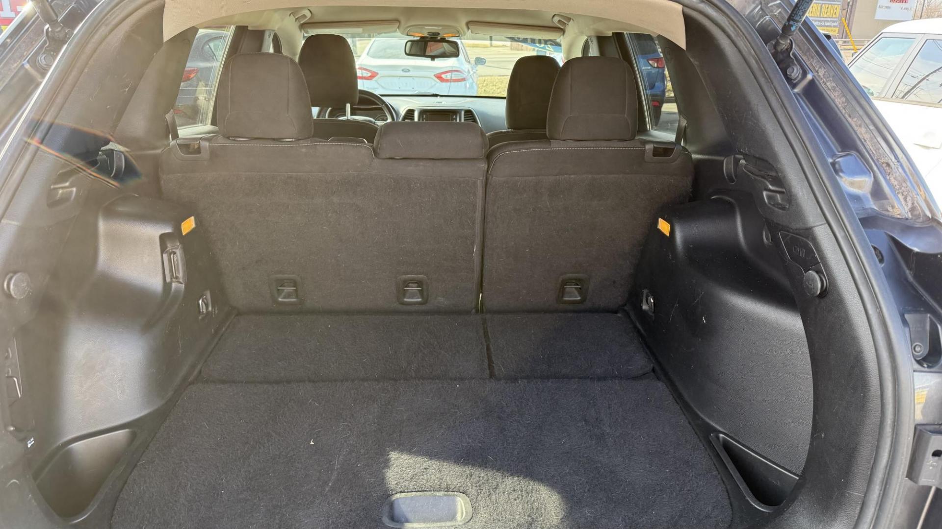 2016 DARK GRAY /GRAY Jeep Cherokee Latitude FWD (1C4PJLCS1GW) with an 3.2L V6 DOHC 24V engine, 9A transmission, located at 2710A Westlane Rd., Indianapolis, IN, 46268, (317) 291-2000, 39.885670, -86.208160 - Photo#6