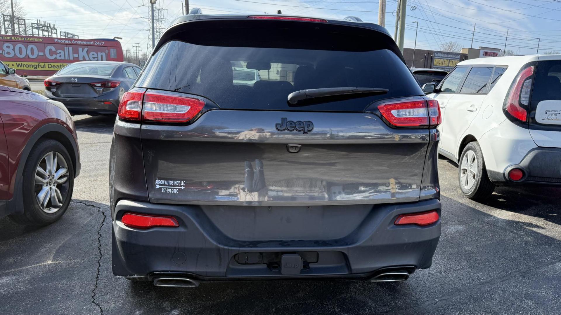 2016 DARK GRAY /GRAY Jeep Cherokee Latitude FWD (1C4PJLCS1GW) with an 3.2L V6 DOHC 24V engine, 9A transmission, located at 2710A Westlane Rd., Indianapolis, IN, 46268, (317) 291-2000, 39.885670, -86.208160 - Photo#3