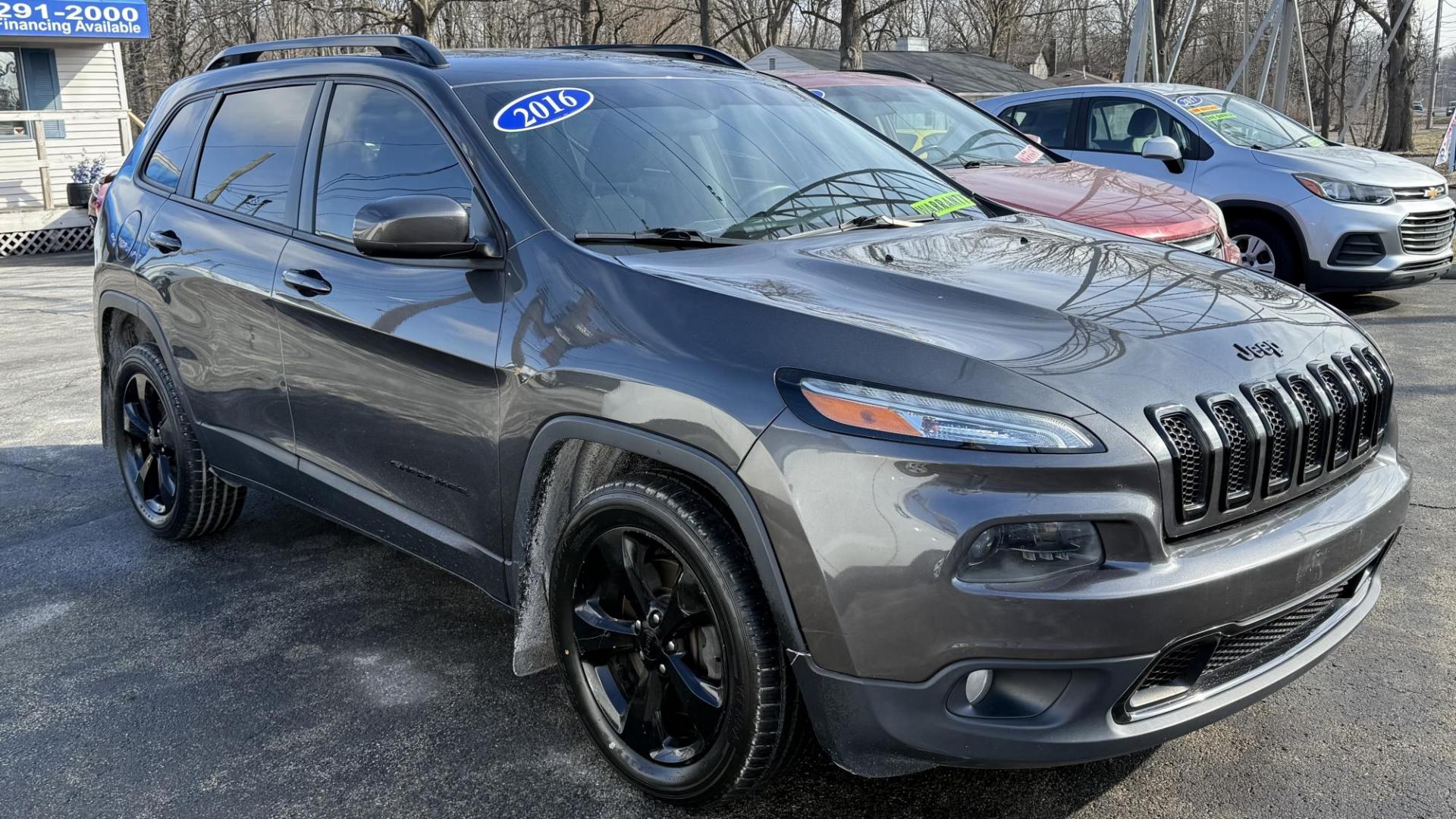 2016 DARK GRAY /GRAY Jeep Cherokee Latitude FWD (1C4PJLCS1GW) with an 3.2L V6 DOHC 24V engine, 9A transmission, located at 2710A Westlane Rd., Indianapolis, IN, 46268, (317) 291-2000, 39.885670, -86.208160 - Photo#0
