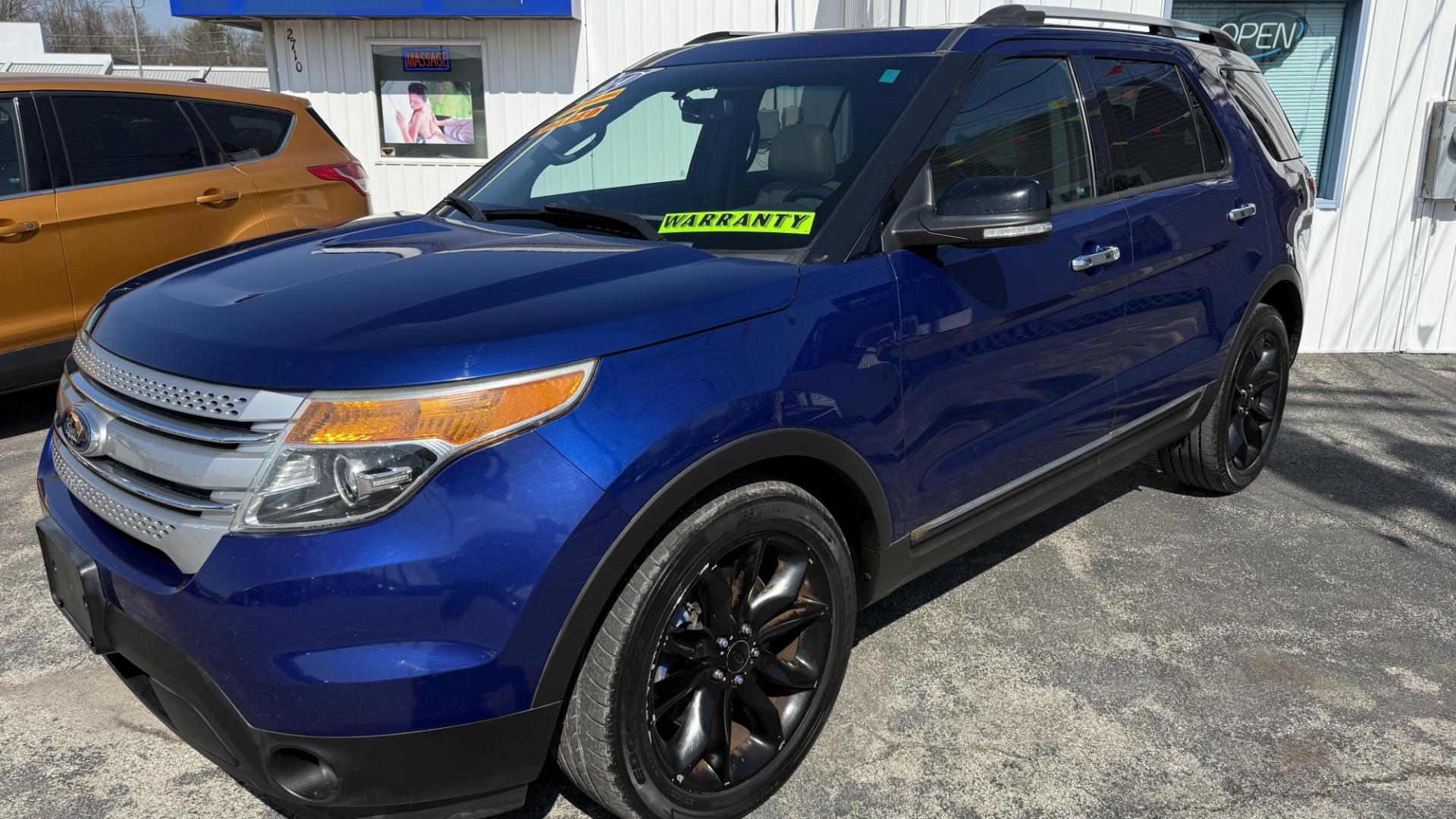 2014 BLUE /BEIGE Ford Explorer XLT FWD (1FM5K7D81EG) with an 3.5L V6 DOHC 24V engine, 6-Speed Automatic transmission, located at 2710A Westlane Rd., Indianapolis, IN, 46268, (317) 291-2000, 39.885670, -86.208160 - Photo#1