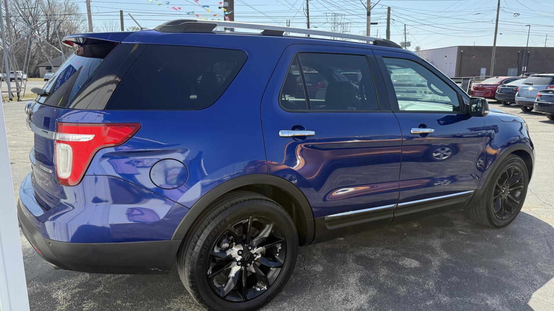 2014 BLUE /BEIGE Ford Explorer XLT FWD (1FM5K7D81EG) with an 3.5L V6 DOHC 24V engine, 6-Speed Automatic transmission, located at 2710A Westlane Rd., Indianapolis, IN, 46268, (317) 291-2000, 39.885670, -86.208160 - Photo#3