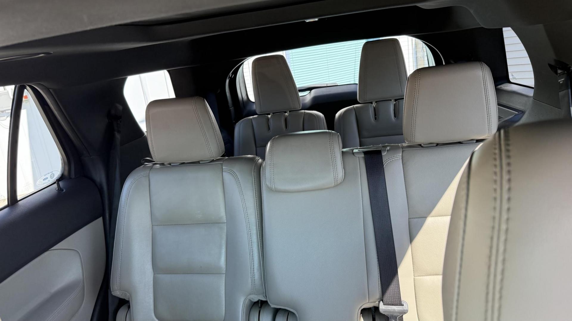 2014 BLUE /BEIGE Ford Explorer XLT FWD (1FM5K7D81EG) with an 3.5L V6 DOHC 24V engine, 6-Speed Automatic transmission, located at 2710A Westlane Rd., Indianapolis, IN, 46268, (317) 291-2000, 39.885670, -86.208160 - Photo#8