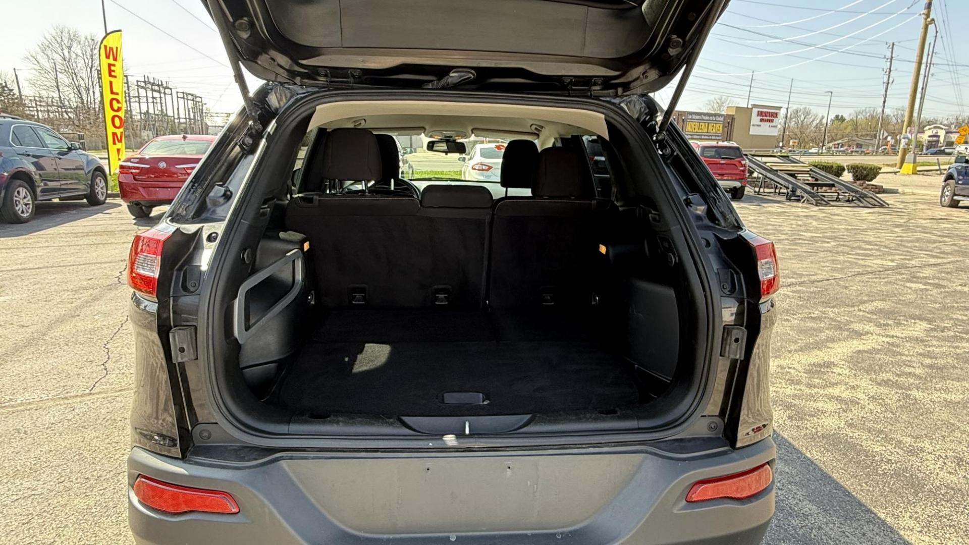 2016 BLACK /BLACK Jeep Cherokee Latitude 4WD (1C4PJMCB0GW) with an 2.4L L4 DOHC 16V engine, 9A transmission, located at 2710A Westlane Rd., Indianapolis, IN, 46268, (317) 291-2000, 39.885670, -86.208160 - Photo#4