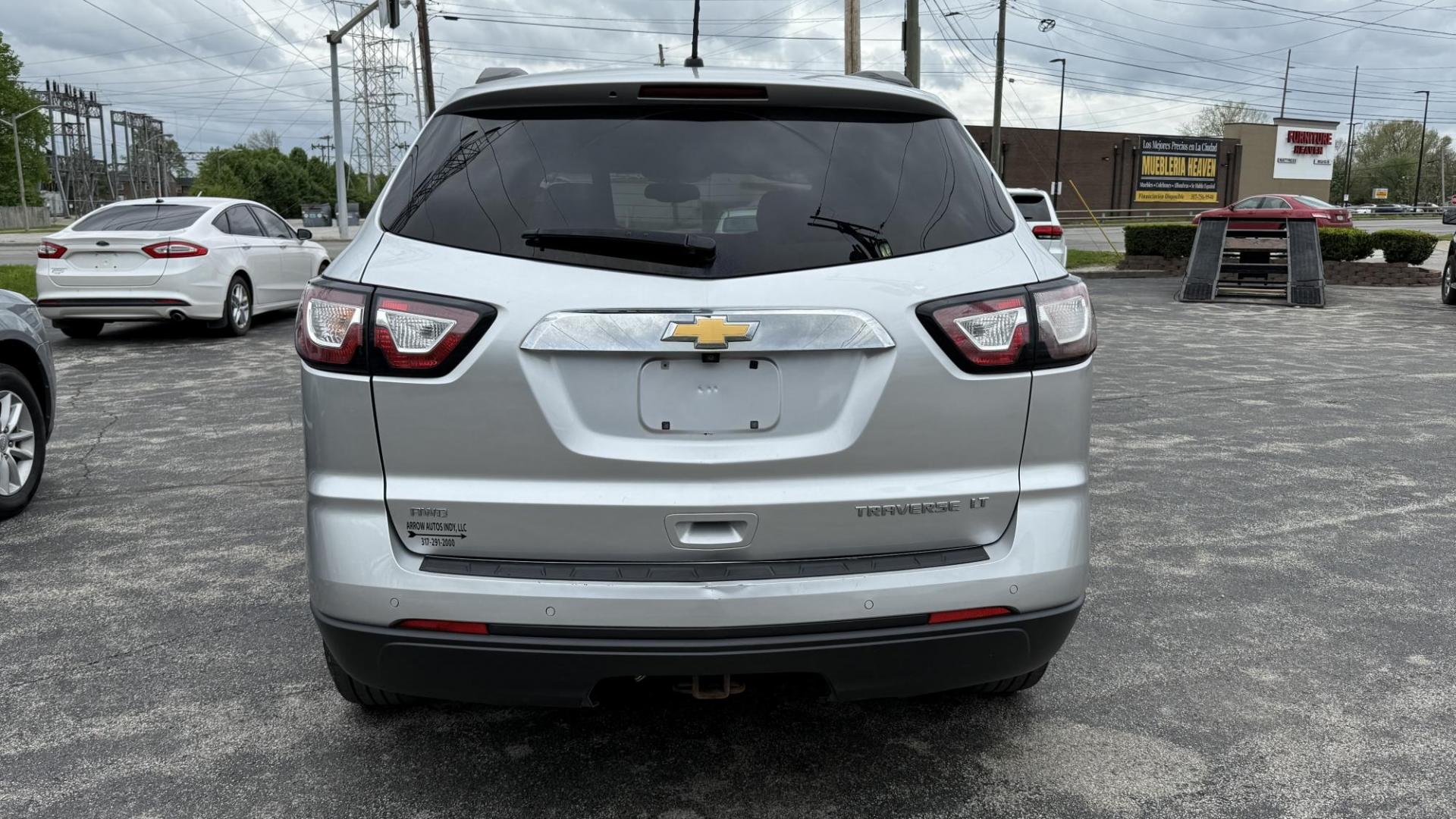 2015 Silver /GRAY Chevrolet Traverse 1LT AWD (1GNKVGKD3FJ) with an 3.6L V6 DOHC 24V engine, 6-Speed Automatic transmission, located at 2710A Westlane Rd., Indianapolis, IN, 46268, (317) 291-2000, 39.885670, -86.208160 - Photo#5