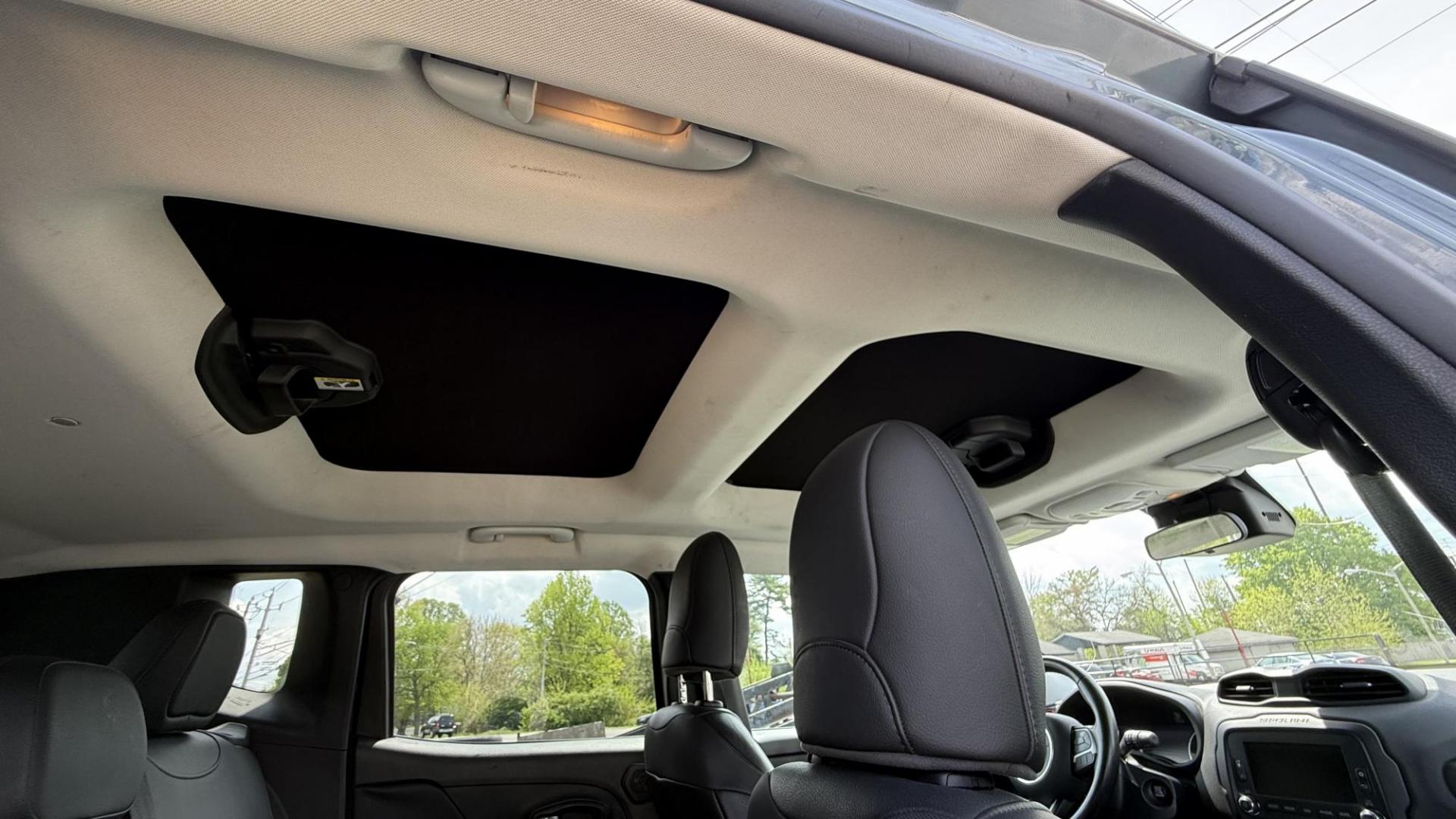 2015 GRAY /BLACK Jeep Renegade Trailhawk (ZACCJBCT1FP) with an 2.4L L4 engine, 9-Speed Automatic transmission, located at 2710A Westlane Rd., Indianapolis, IN, 46268, (317) 291-2000, 39.885670, -86.208160 - Photo#4