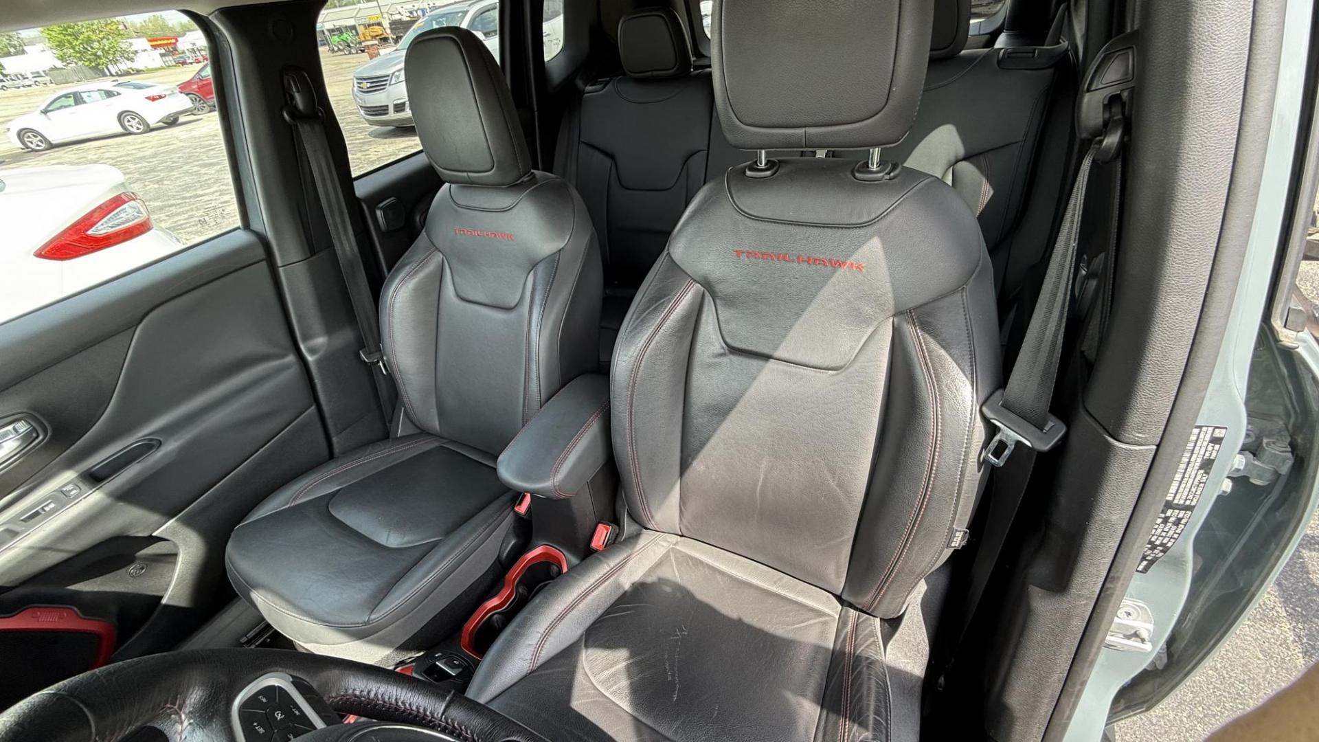 2015 GRAY /BLACK Jeep Renegade Trailhawk (ZACCJBCT1FP) with an 2.4L L4 engine, 9-Speed Automatic transmission, located at 2710A Westlane Rd., Indianapolis, IN, 46268, (317) 291-2000, 39.885670, -86.208160 - Photo#9