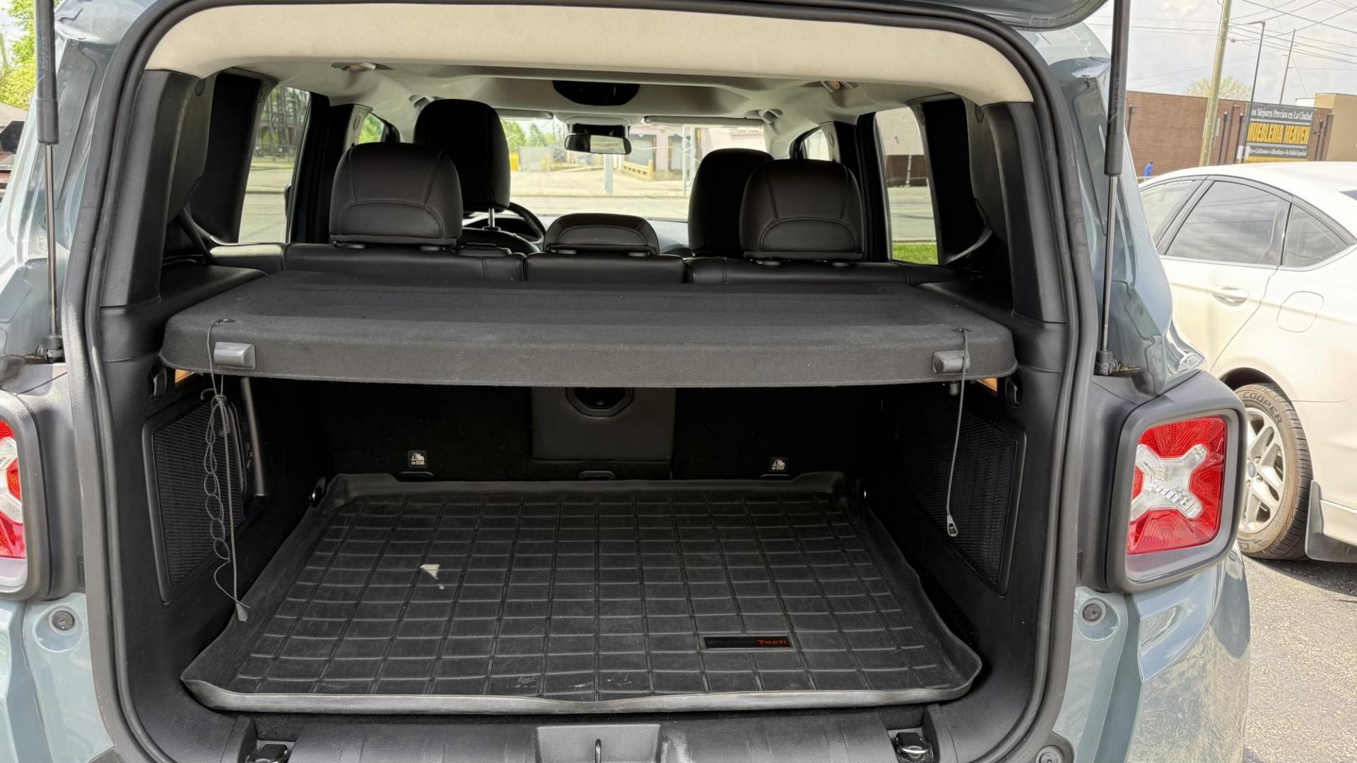 2015 GRAY /BLACK Jeep Renegade Trailhawk (ZACCJBCT1FP) with an 2.4L L4 engine, 9-Speed Automatic transmission, located at 2710A Westlane Rd., Indianapolis, IN, 46268, (317) 291-2000, 39.885670, -86.208160 - Photo#7