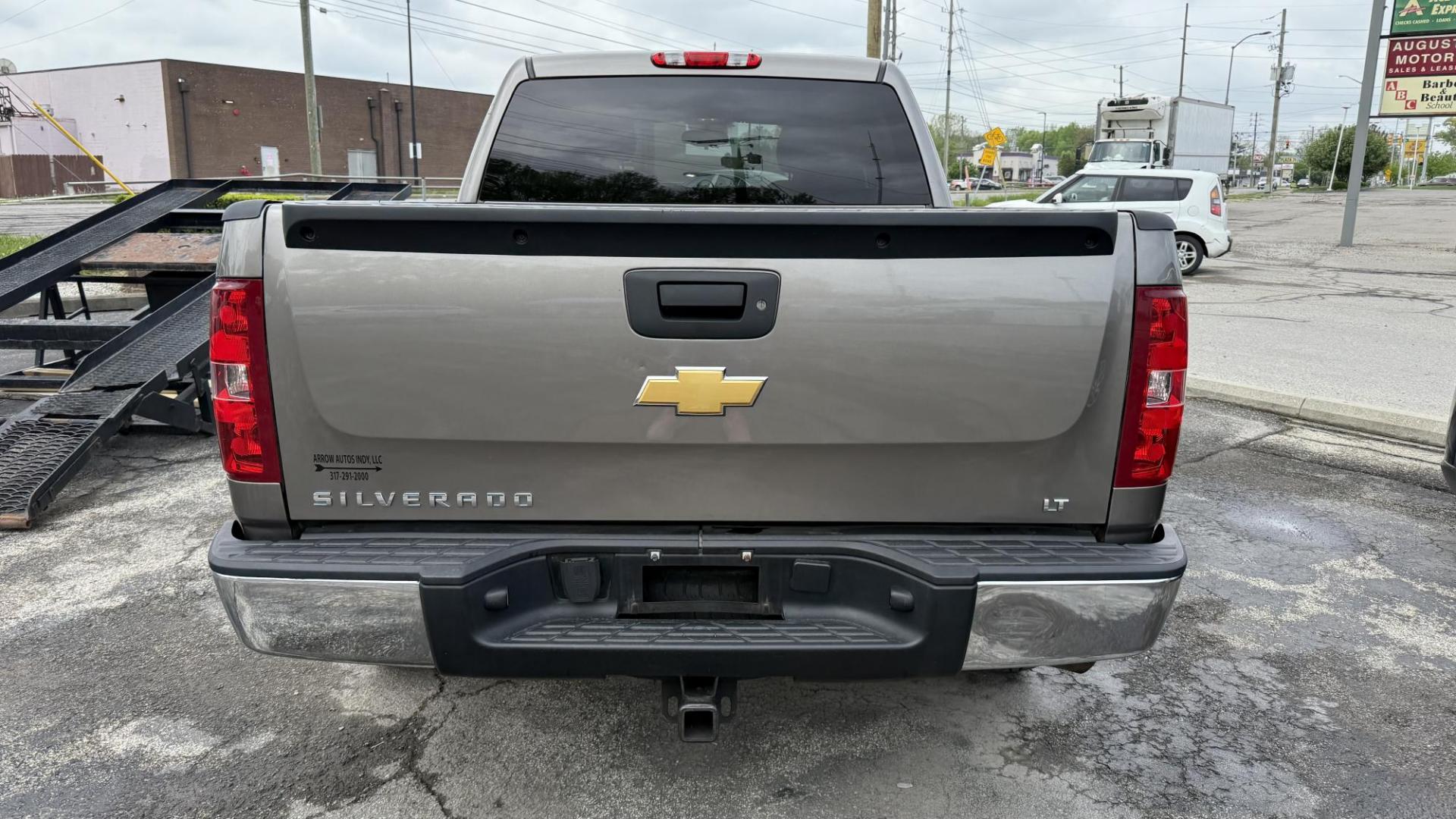 2013 GRAY /BEIGE Chevrolet Silverado 1500 LT Crew Cab 2WD (3GCPCSE07DG) with an 5.3L V8 OHV 16V FFV engine, 6-Speed Automatic transmission, located at 2710A Westlane Rd., Indianapolis, IN, 46268, (317) 291-2000, 39.885670, -86.208160 - Photo#3