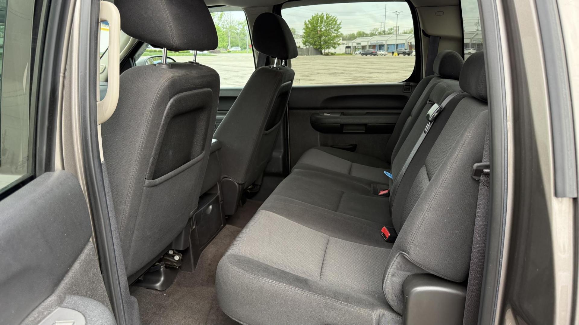 2013 GRAY /BEIGE Chevrolet Silverado 1500 LT Crew Cab 2WD (3GCPCSE07DG) with an 5.3L V8 OHV 16V FFV engine, 6-Speed Automatic transmission, located at 2710A Westlane Rd., Indianapolis, IN, 46268, (317) 291-2000, 39.885670, -86.208160 - Photo#7