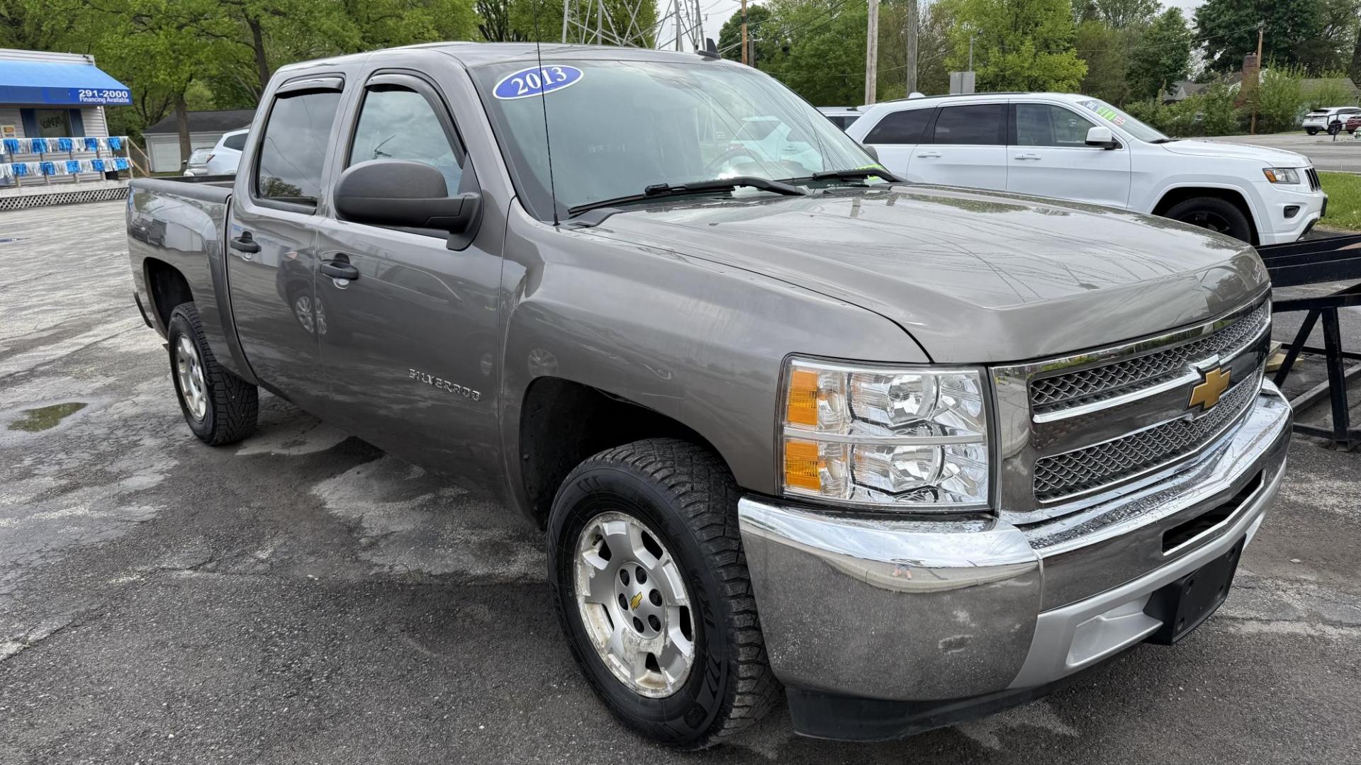 2013 GRAY /BEIGE Chevrolet Silverado 1500 LT Crew Cab 2WD (3GCPCSE07DG) with an 5.3L V8 OHV 16V FFV engine, 6-Speed Automatic transmission, located at 2710A Westlane Rd., Indianapolis, IN, 46268, (317) 291-2000, 39.885670, -86.208160 - Photo#1