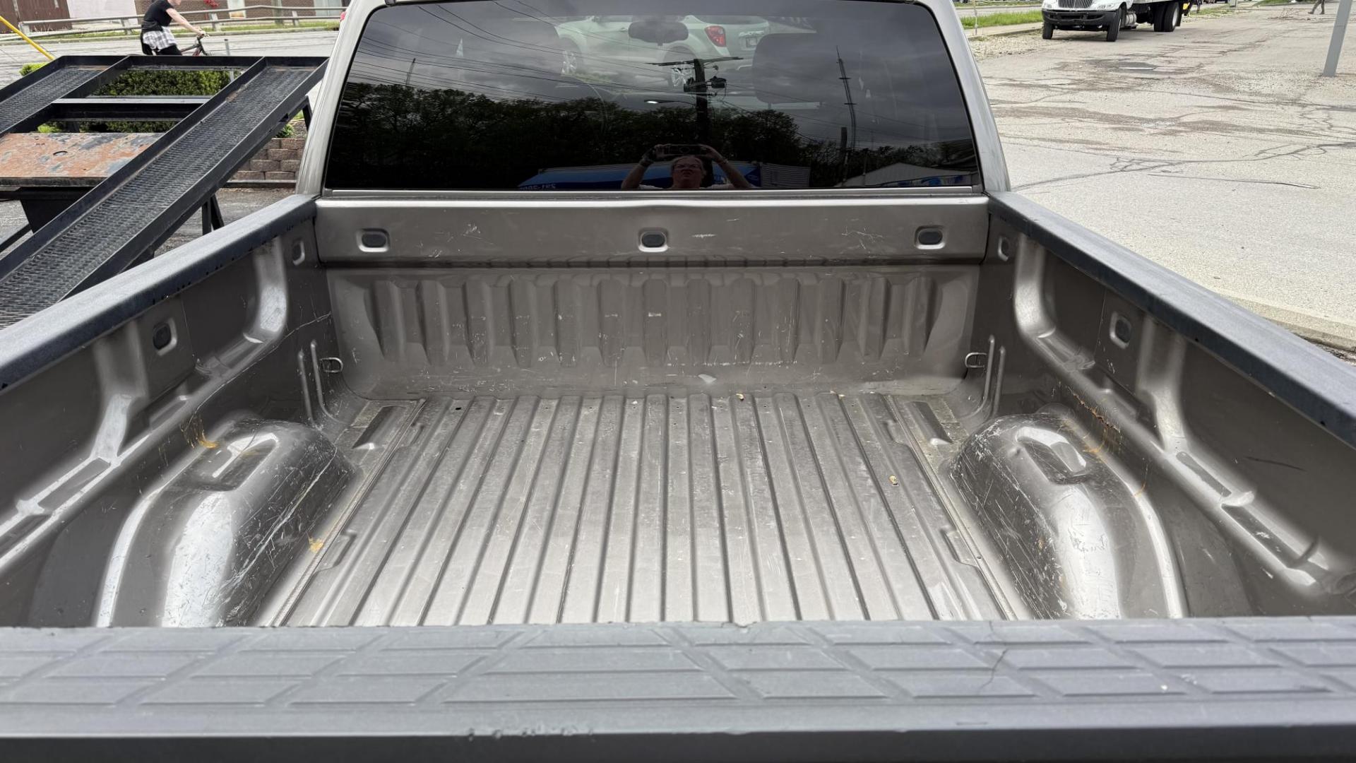 2013 GRAY /BEIGE Chevrolet Silverado 1500 LT Crew Cab 2WD (3GCPCSE07DG) with an 5.3L V8 OHV 16V FFV engine, 6-Speed Automatic transmission, located at 2710A Westlane Rd., Indianapolis, IN, 46268, (317) 291-2000, 39.885670, -86.208160 - Photo#8