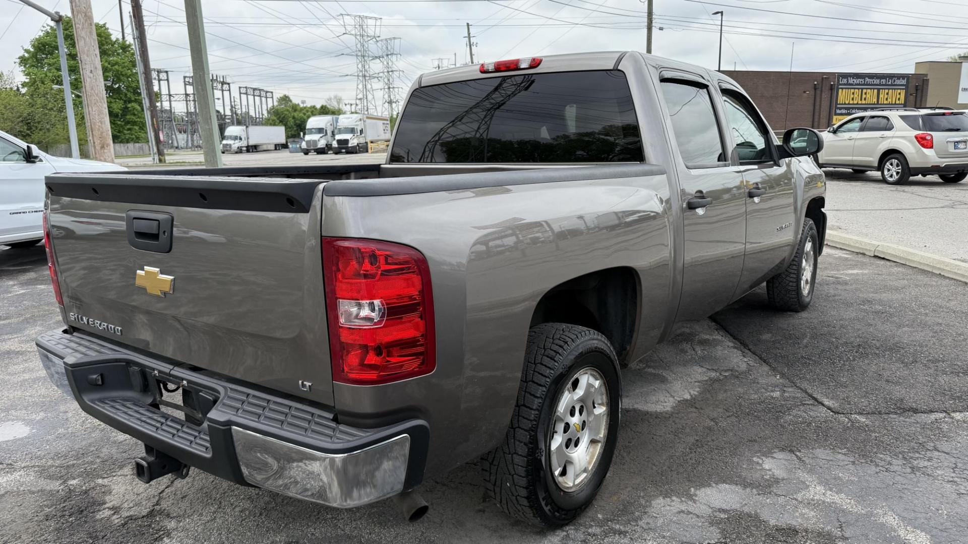2013 GRAY /BEIGE Chevrolet Silverado 1500 LT Crew Cab 2WD (3GCPCSE07DG) with an 5.3L V8 OHV 16V FFV engine, 6-Speed Automatic transmission, located at 2710A Westlane Rd., Indianapolis, IN, 46268, (317) 291-2000, 39.885670, -86.208160 - Photo#5