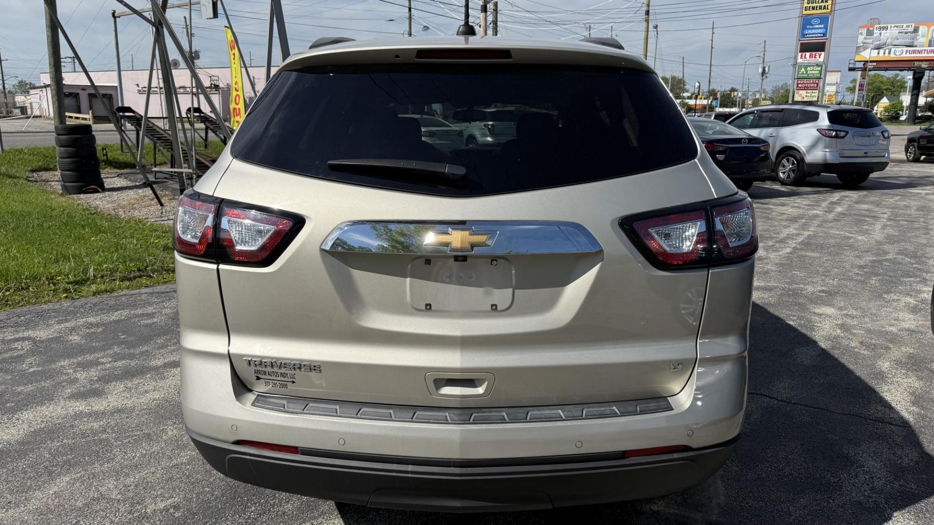 2017 GOLD /GRAY Chevrolet Traverse 1LT FWD (1GNKRGKD9HJ) with an 3.6L V6 DOHC 24V engine, 6A transmission, located at 2710A Westlane Rd., Indianapolis, IN, 46268, (317) 291-2000, 39.885670, -86.208160 - Photo#3
