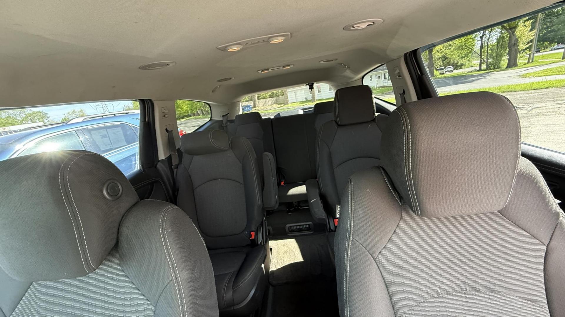 2017 GOLD /GRAY Chevrolet Traverse 1LT FWD (1GNKRGKD9HJ) with an 3.6L V6 DOHC 24V engine, 6A transmission, located at 2710A Westlane Rd., Indianapolis, IN, 46268, (317) 291-2000, 39.885670, -86.208160 - Photo#6