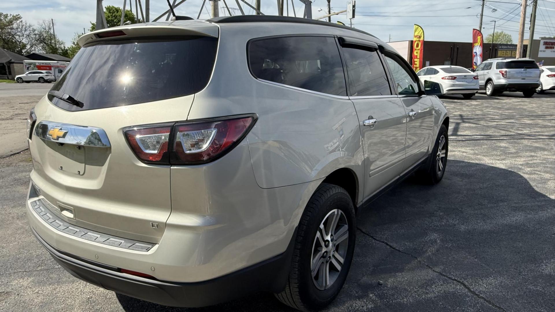 2017 GOLD /GRAY Chevrolet Traverse 1LT FWD (1GNKRGKD9HJ) with an 3.6L V6 DOHC 24V engine, 6A transmission, located at 2710A Westlane Rd., Indianapolis, IN, 46268, (317) 291-2000, 39.885670, -86.208160 - Photo#4