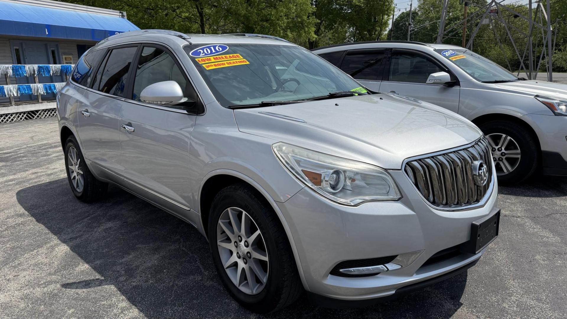 2016 Silver /GRAY Buick Enclave Convenience FWD (5GAKRAKD6GJ) with an 3.6L V6 DOHC 24V engine, 6A transmission, located at 2710A Westlane Rd., Indianapolis, IN, 46268, (317) 291-2000, 39.885670, -86.208160 - Photo#1