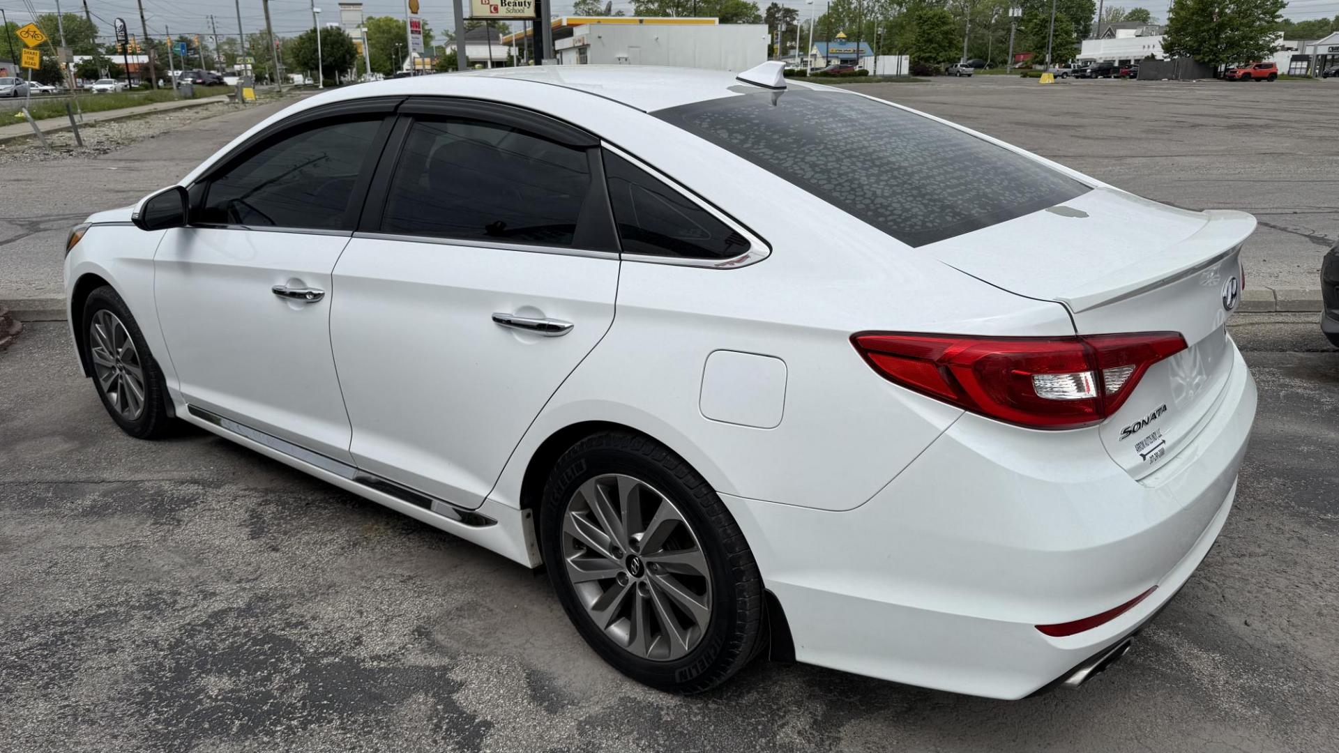 2016 WHITE /BLACK Hyundai Sonata Sport (5NPE34AF9GH) with an 2.4L L4 DOHC 16V engine, 6A transmission, located at 2710A Westlane Rd., Indianapolis, IN, 46268, (317) 291-2000, 39.885670, -86.208160 - Photo#5