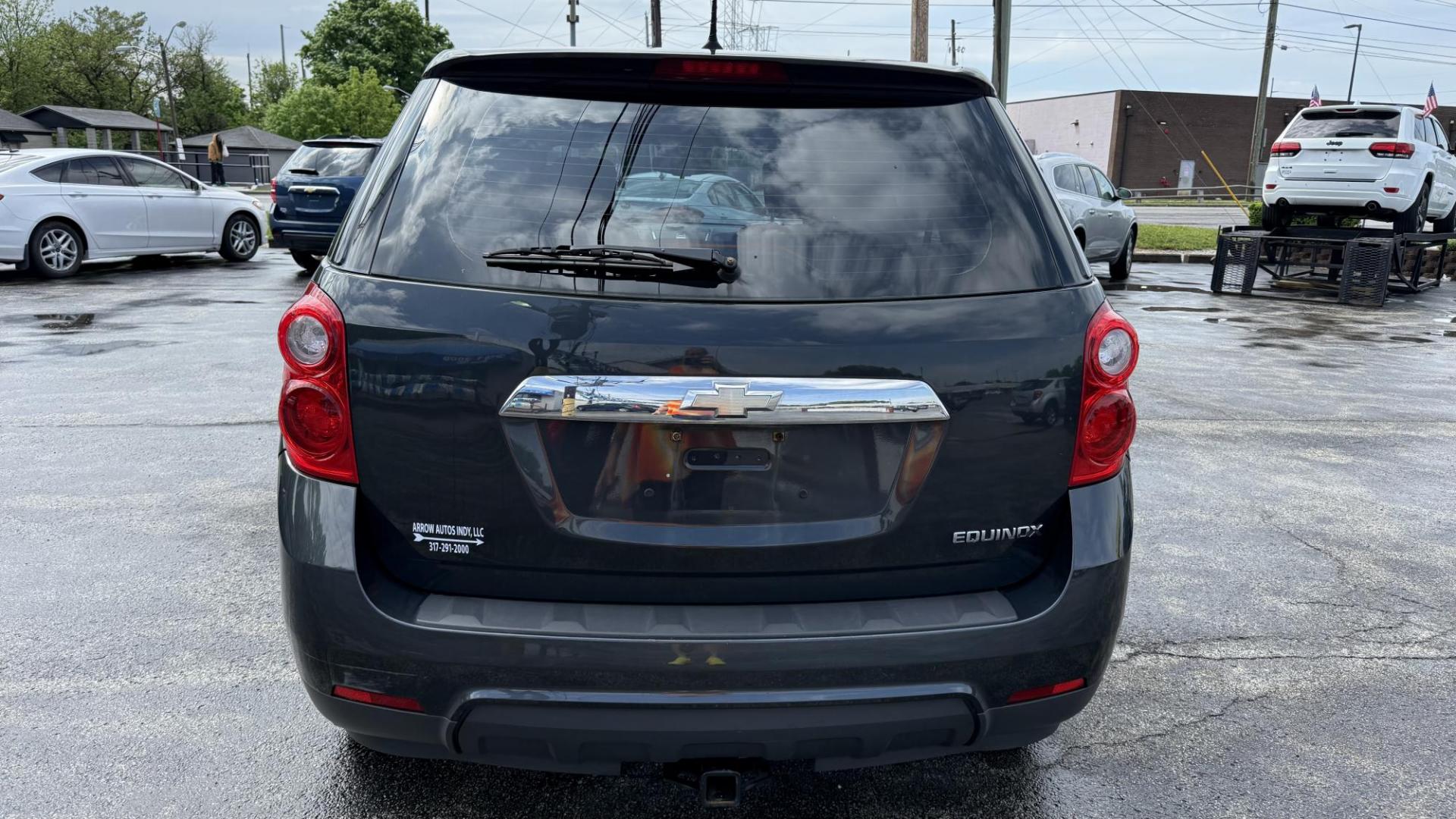 2013 GRAY /BLACK Chevrolet Equinox LS 2WD (2GNALBEK2D6) with an 2.4L L4 DOHC 16V engine, 6-Speed Automatic transmission, located at 2710A Westlane Rd., Indianapolis, IN, 46268, (317) 291-2000, 39.885670, -86.208160 - Photo#4