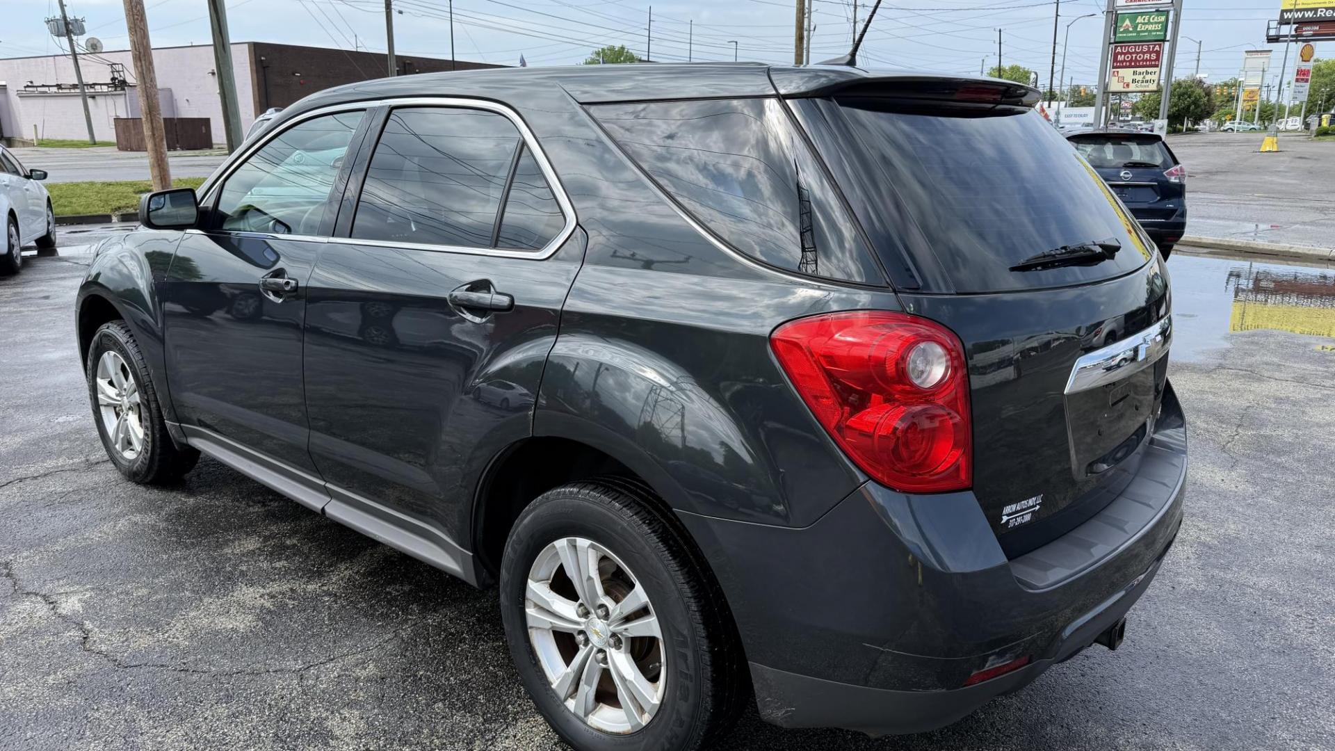 2013 GRAY /BLACK Chevrolet Equinox LS 2WD (2GNALBEK2D6) with an 2.4L L4 DOHC 16V engine, 6-Speed Automatic transmission, located at 2710A Westlane Rd., Indianapolis, IN, 46268, (317) 291-2000, 39.885670, -86.208160 - Photo#5