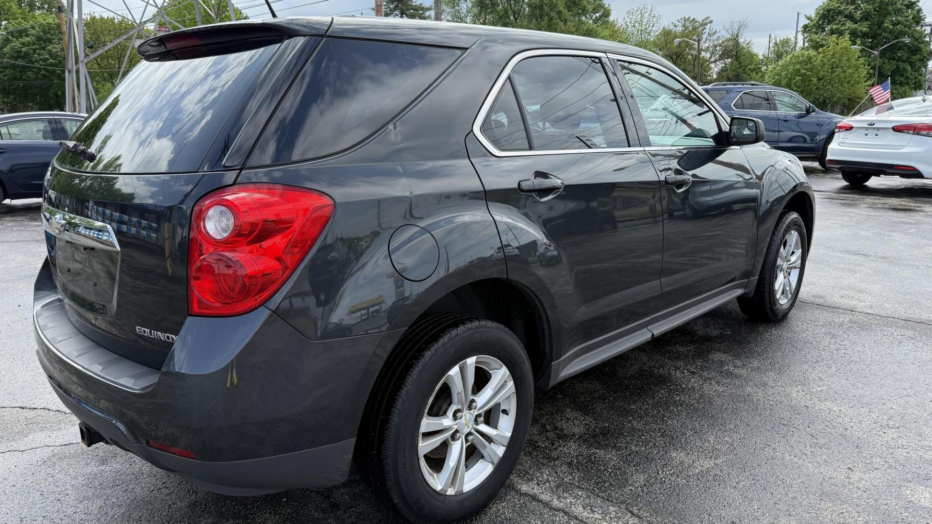 2013 GRAY /BLACK Chevrolet Equinox LS 2WD (2GNALBEK2D6) with an 2.4L L4 DOHC 16V engine, 6-Speed Automatic transmission, located at 2710A Westlane Rd., Indianapolis, IN, 46268, (317) 291-2000, 39.885670, -86.208160 - Photo#3