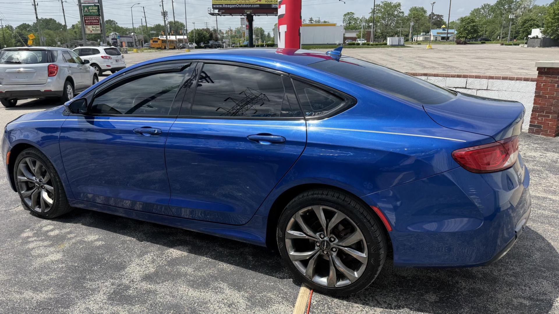 2015 BLUE /BLACK Chrysler 200 S (1C3CCCBG7FN) with an 3.6L V6 DOHC 24V FFV engine, 9-Speed Automatic transmission, located at 2710A Westlane Rd., Indianapolis, IN, 46268, (317) 291-2000, 39.885670, -86.208160 - Photo#5