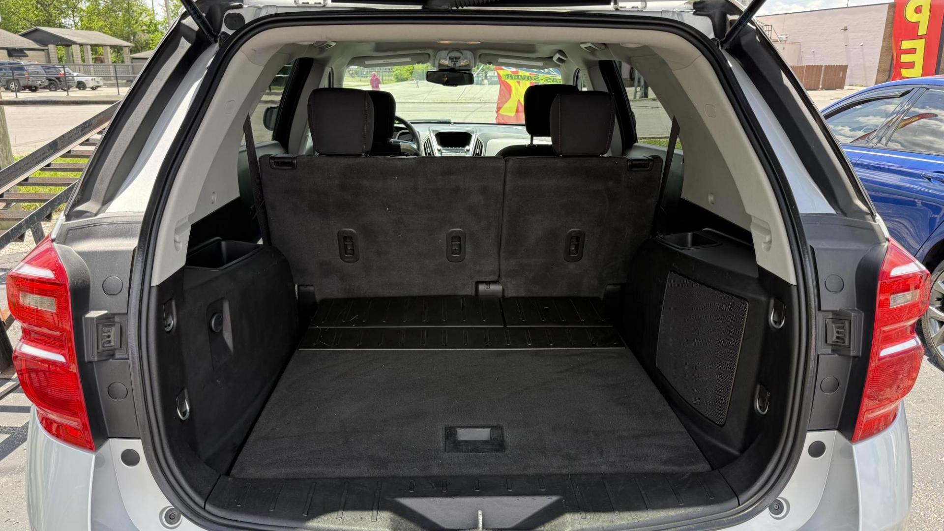 2017 Silver /BLACK Chevrolet Equinox LT AWD (2GNFLFEK9H6) with an 2.4L L4 DOHC 16V FFV engine, 6A transmission, located at 2710A Westlane Rd., Indianapolis, IN, 46268, (317) 291-2000, 39.885670, -86.208160 - Photo#4