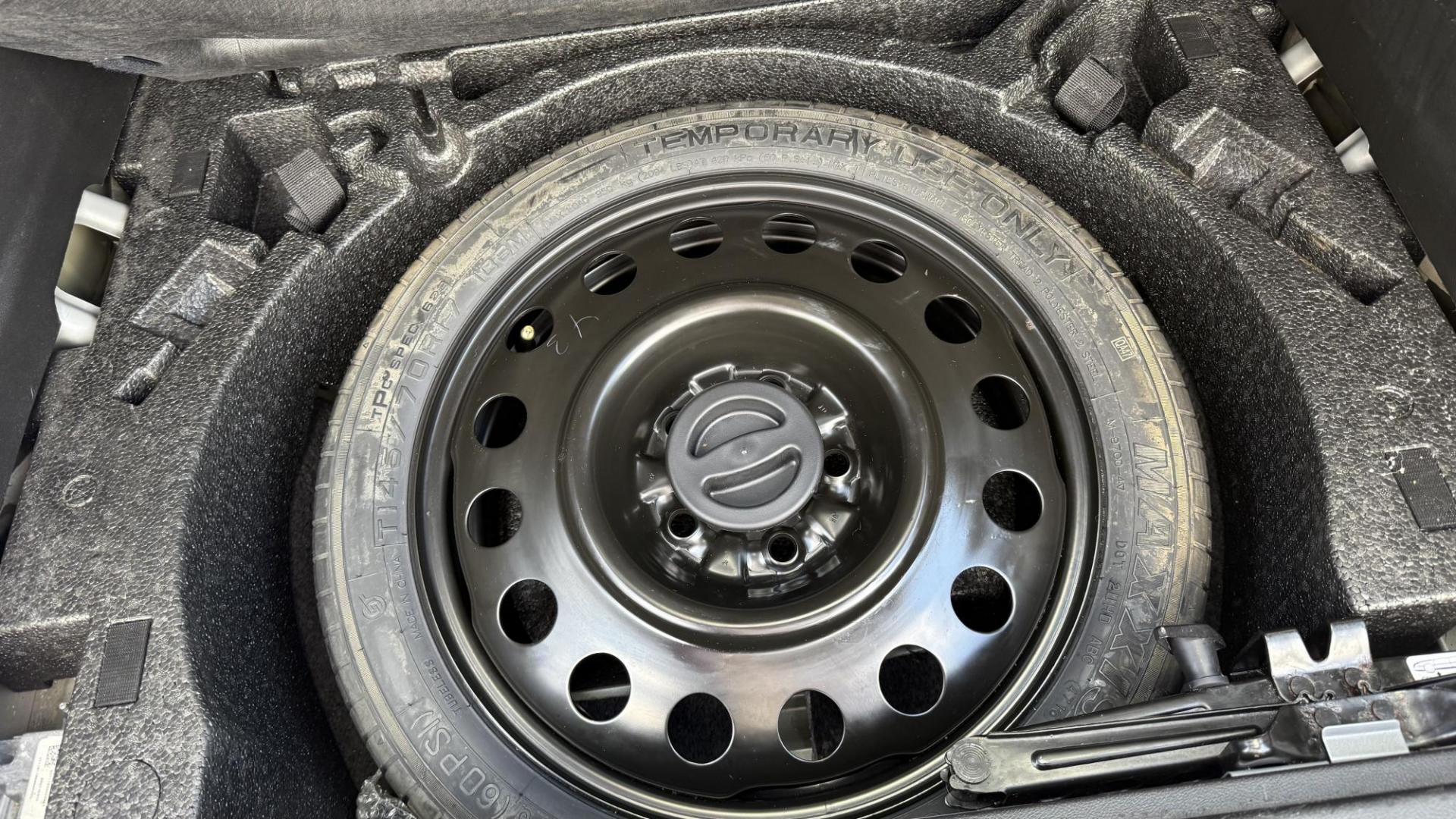 2017 Silver /BLACK Chevrolet Equinox LT AWD (2GNFLFEK9H6) with an 2.4L L4 DOHC 16V FFV engine, 6A transmission, located at 2710A Westlane Rd., Indianapolis, IN, 46268, (317) 291-2000, 39.885670, -86.208160 - Photo#8