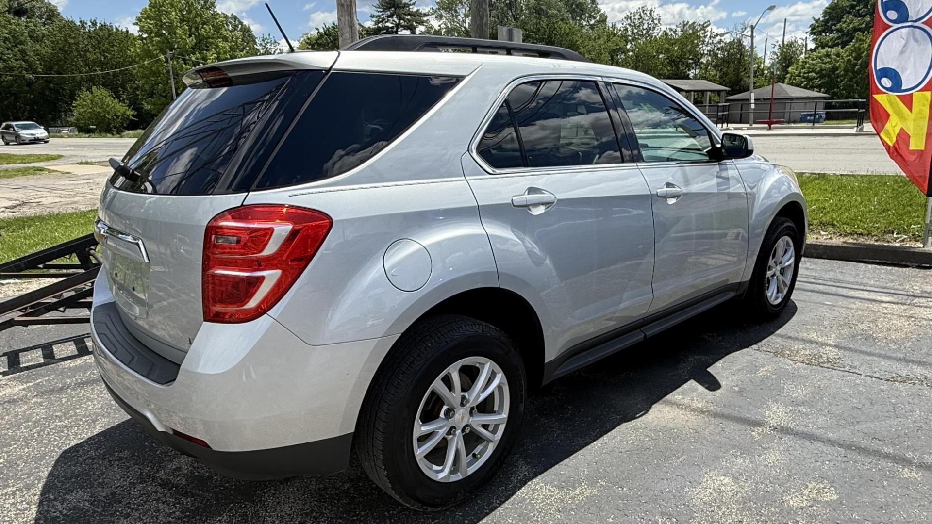 2017 Silver /BLACK Chevrolet Equinox LT AWD (2GNFLFEK9H6) with an 2.4L L4 DOHC 16V FFV engine, 6A transmission, located at 2710A Westlane Rd., Indianapolis, IN, 46268, (317) 291-2000, 39.885670, -86.208160 - Photo#6