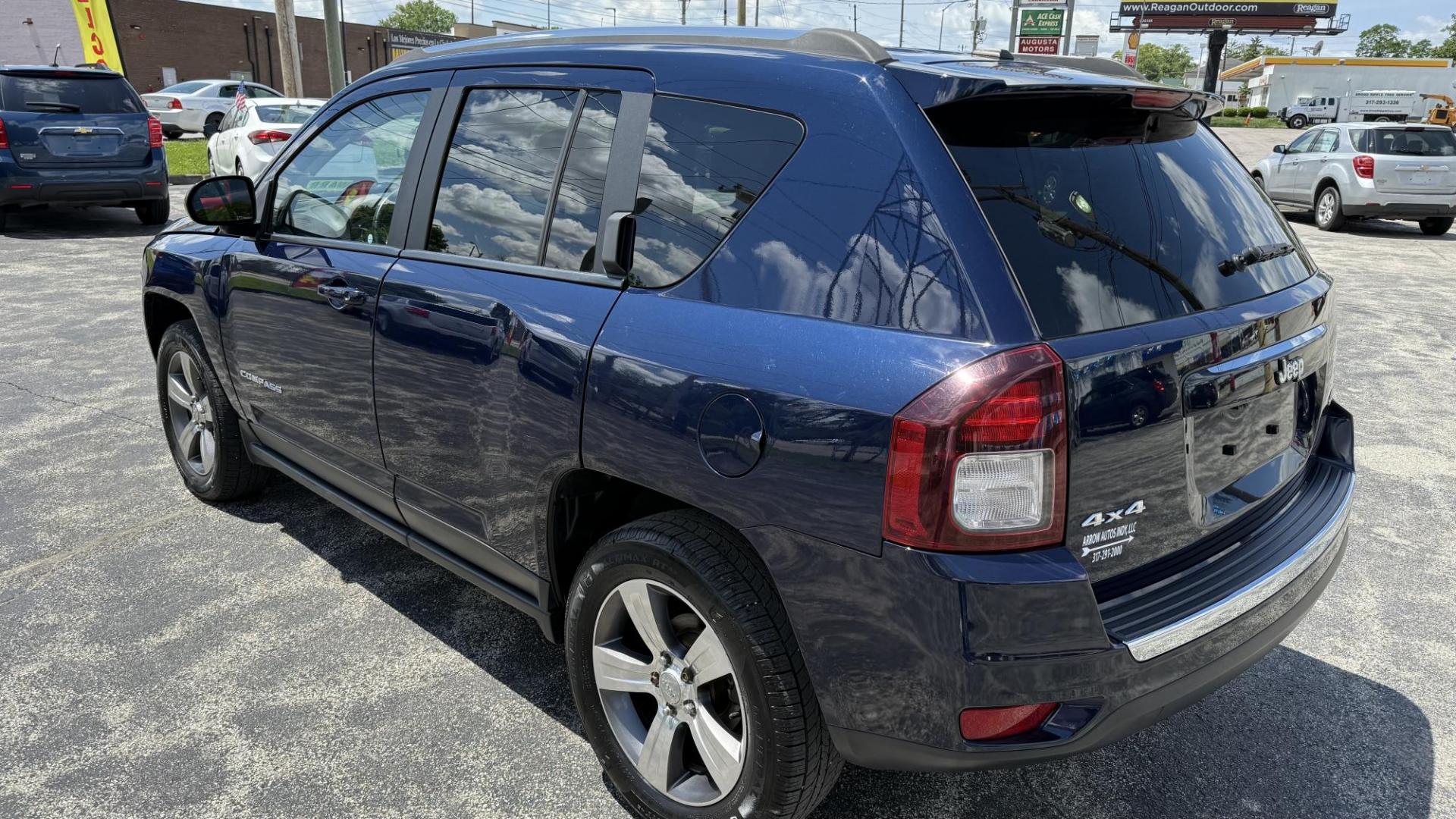 2017 BLUE /BLACK Jeep Compass Latitude 4WD (1C4NJDEB0HD) with an 2.4L L4 DOHC 16V engine, 6A transmission, located at 2710A Westlane Rd., Indianapolis, IN, 46268, (317) 291-2000, 39.885670, -86.208160 - Photo#4