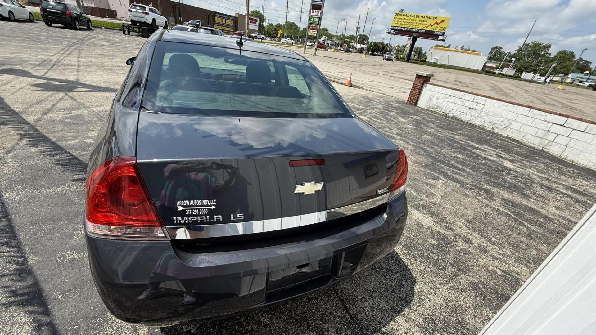 2009 BLUE /GRAY Chevrolet Impala LS (2G1WB57K791) with an 3.5L V6 OHV 16V FFV engine, 4-Speed Automatic transmission, located at 2710A Westlane Rd., Indianapolis, IN, 46268, (317) 291-2000, 39.885670, -86.208160 - Photo#4