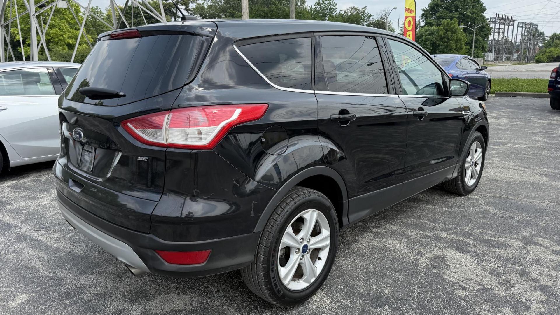 2016 BLACK /GRAY Ford Escape SE FWD (1FMCU0G76GU) with an 2.5L L4 DOHC 16V engine, 6-Speed Automatic transmission, located at 2710A Westlane Rd., Indianapolis, IN, 46268, (317) 291-2000, 39.885670, -86.208160 - Photo#3