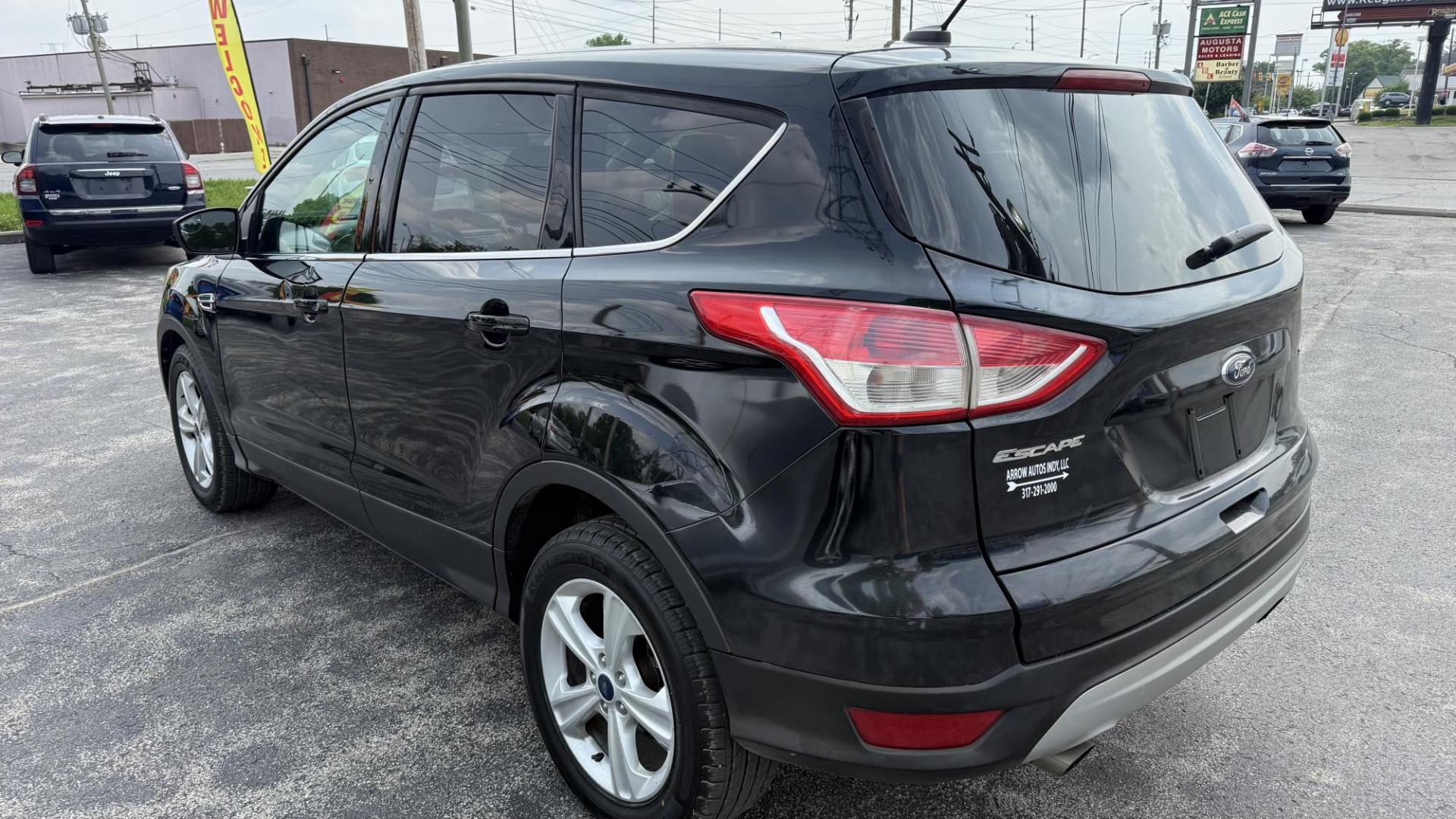 2016 BLACK /GRAY Ford Escape SE FWD (1FMCU0G76GU) with an 2.5L L4 DOHC 16V engine, 6-Speed Automatic transmission, located at 2710A Westlane Rd., Indianapolis, IN, 46268, (317) 291-2000, 39.885670, -86.208160 - Photo#5