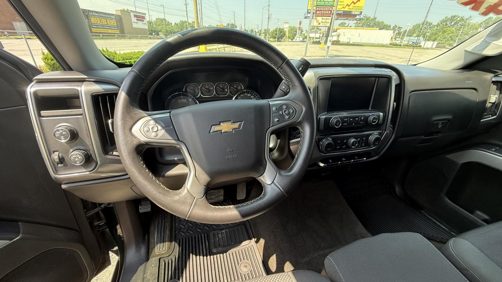 2015 GREEN /GRAY Chevrolet Silverado 1500 LT Crew Cab 4WD Z71 (3GCUKREC5FG) with an 5.3L V8 OHV 16V engine, 6-Speed Automatic transmission, located at 2710A Westlane Rd., Indianapolis, IN, 46268, (317) 291-2000, 39.885670, -86.208160 - Photo#8