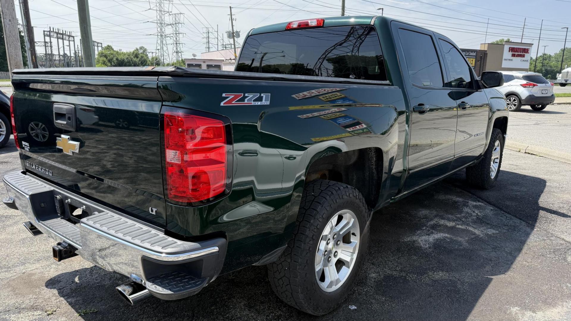 2015 GREEN /GRAY Chevrolet Silverado 1500 LT Crew Cab 4WD Z71 (3GCUKREC5FG) with an 5.3L V8 OHV 16V engine, 6-Speed Automatic transmission, located at 2710A Westlane Rd., Indianapolis, IN, 46268, (317) 291-2000, 39.885670, -86.208160 - Photo#3