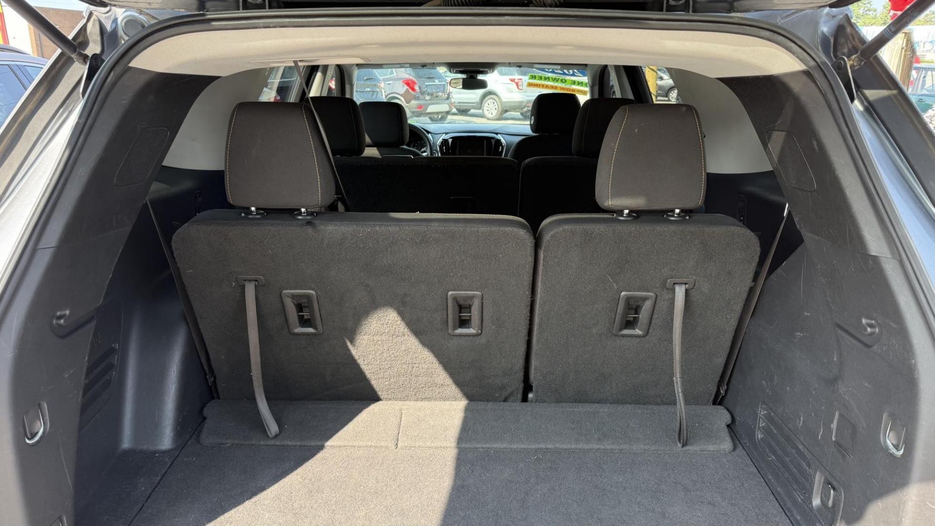 2020 Silver /GRAY Chevrolet Traverse LS FWD (1GNERFKW9LJ) with an 3.6L V6 DOHC 24V engine, 9A transmission, located at 2710A Westlane Rd., Indianapolis, IN, 46268, (317) 291-2000, 39.885670, -86.208160 - Photo#8