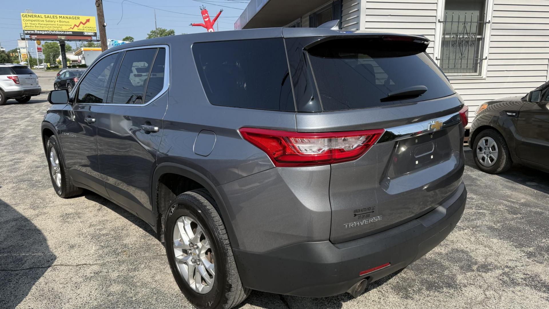 2020 Silver /GRAY Chevrolet Traverse LS FWD (1GNERFKW9LJ) with an 3.6L V6 DOHC 24V engine, 9A transmission, located at 2710A Westlane Rd., Indianapolis, IN, 46268, (317) 291-2000, 39.885670, -86.208160 - Photo#4