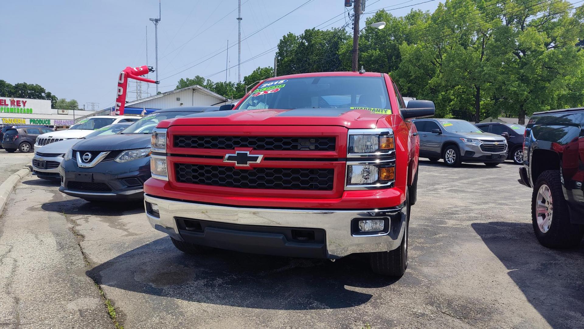 2015 RED /GRAY Chevrolet Silverado 1500 LT Crew Cab 4WD (3GCUKREC5FG) with an 5.3L V8 OHV 16V engine, 6-Speed Automatic transmission, located at 2710A Westlane Rd., Indianapolis, IN, 46268, (317) 291-2000, 39.885670, -86.208160 - Photo#1