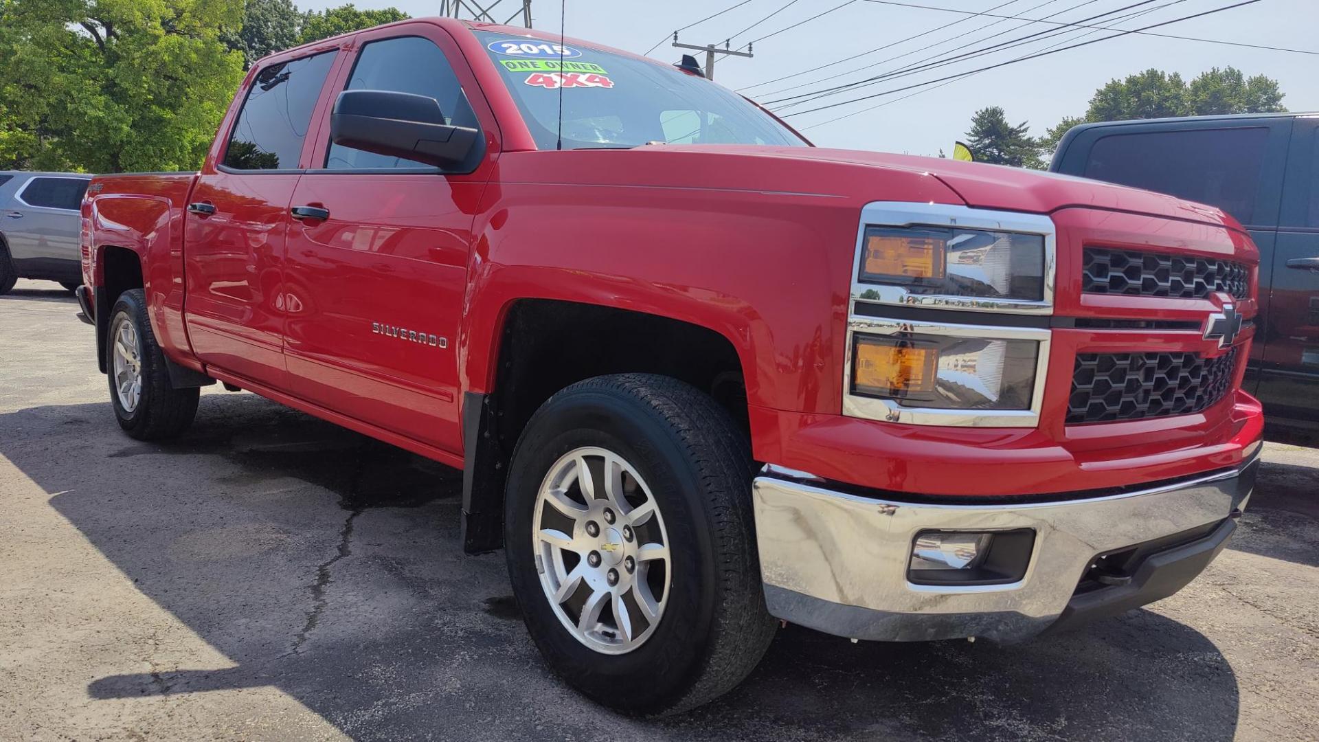 2015 RED /GRAY Chevrolet Silverado 1500 LT Crew Cab 4WD (3GCUKREC5FG) with an 5.3L V8 OHV 16V engine, 6-Speed Automatic transmission, located at 2710A Westlane Rd., Indianapolis, IN, 46268, (317) 291-2000, 39.885670, -86.208160 - Photo#5