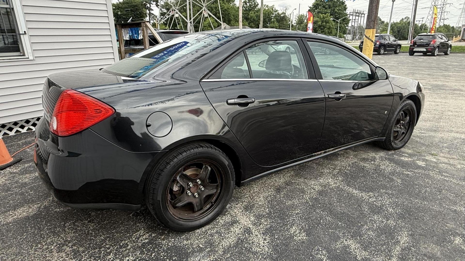 2009 BLACK /BLACK Pontiac G6 Sedan (1G2ZG57BX94) with an 2.4L L4 DOHC 16V engine, 4-Speed Automatic Overdrive transmission, located at 2710A Westlane Rd., Indianapolis, IN, 46268, (317) 291-2000, 39.885670, -86.208160 - Photo#3