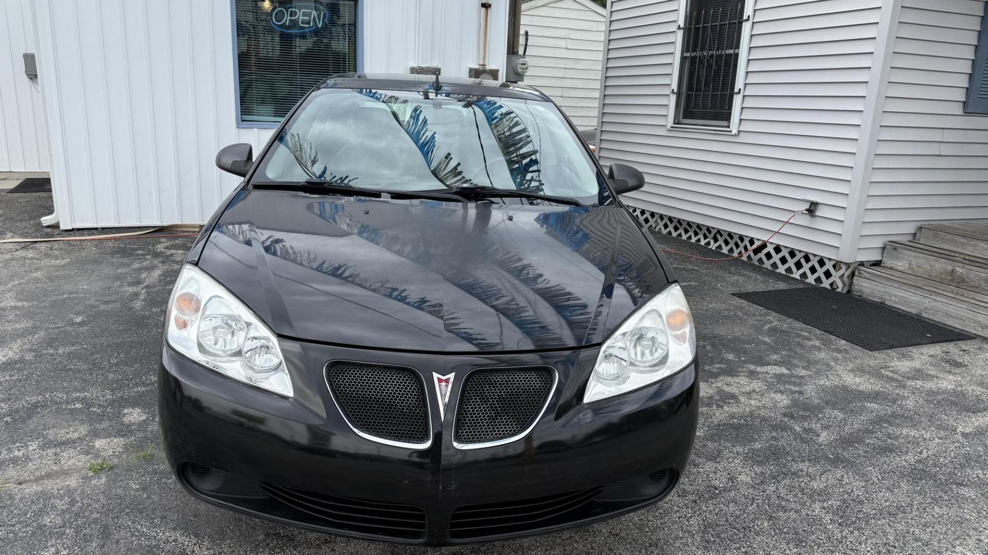 2009 BLACK /BLACK Pontiac G6 Sedan (1G2ZG57BX94) with an 2.4L L4 DOHC 16V engine, 4-Speed Automatic Overdrive transmission, located at 2710A Westlane Rd., Indianapolis, IN, 46268, (317) 291-2000, 39.885670, -86.208160 - Photo#2